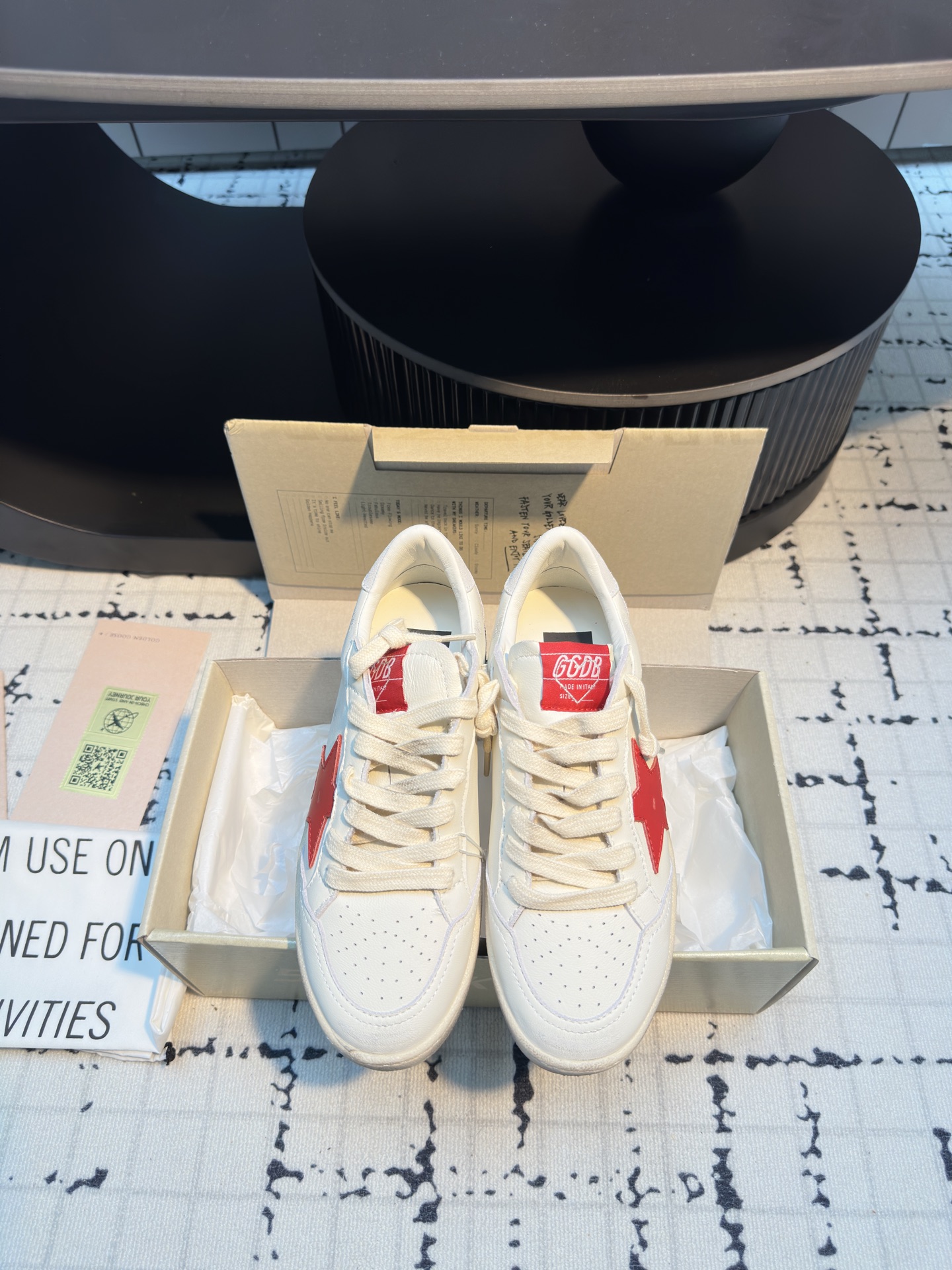 NO:406881,Purchase level, new colors are here, GGDB 25ss Spring and summer new style, casual moral training small dirty shoes, shoes series, breaking the traditional aesthetic, small dirty shoes have been used as a demonstration of celebrity private servers, and it is so versatile!  No need to worry about washing shoes anymore. Customized fabric cowhide inner towel inside shoe tongue genuine leather private molded sole, original full package size 35/40 (40 custom made without return or replacement), casual shoes/sports shoes, sneakers, cowhide19860909代购级 新色来了 GGDB 25ss 春夏季新款 休闲德训小脏鞋板鞋系列 打破传统审美,小脏鞋做到了明星私服上脚示范 就是这么百搭 ！再也不用担心洗鞋的问题啦 面料定制牛皮 内里 毛巾里 鞋舌内里真皮 私模大底、原版全套包装 码数35/40（40定做不退不换）,休闲鞋/运动鞋,sneakers,cowhide,Women's Shoes