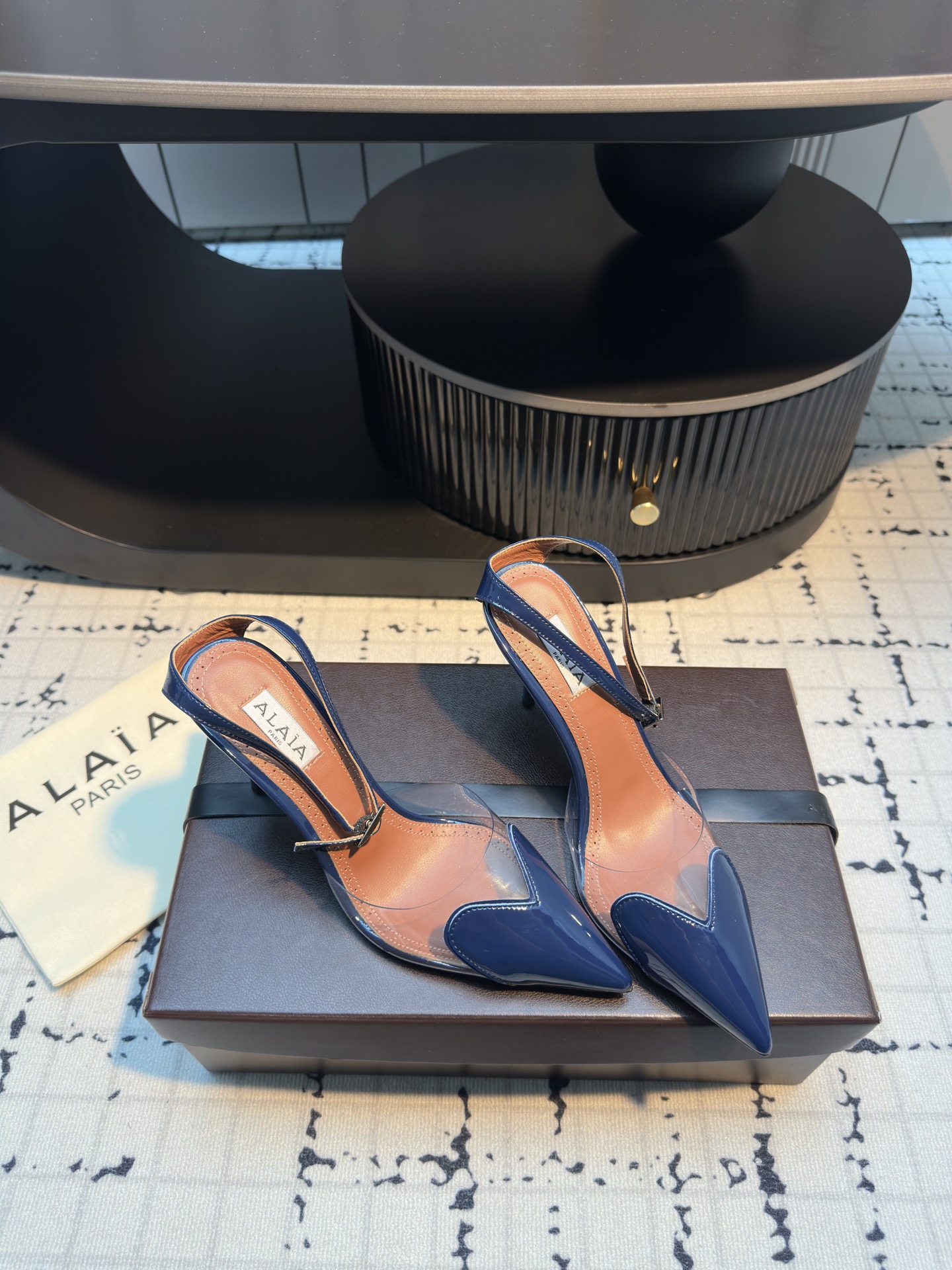 Alaïa High Love Heart Slingback Heels - Pointed Toe, Patent Leather 2 i1744888395657 1076 0 1
