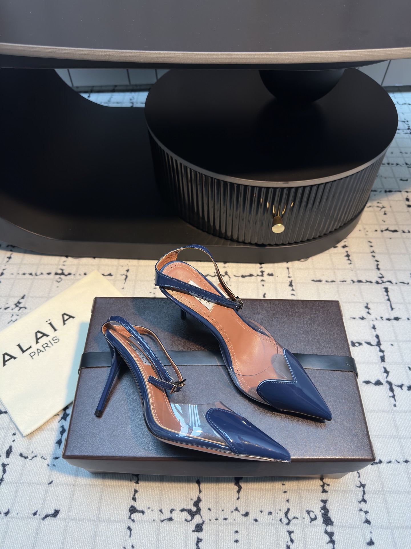 Alaïa High Love Heart Slingback Heels - Pointed Toe, Patent Leather 4 i1744888395868 6823 0 2