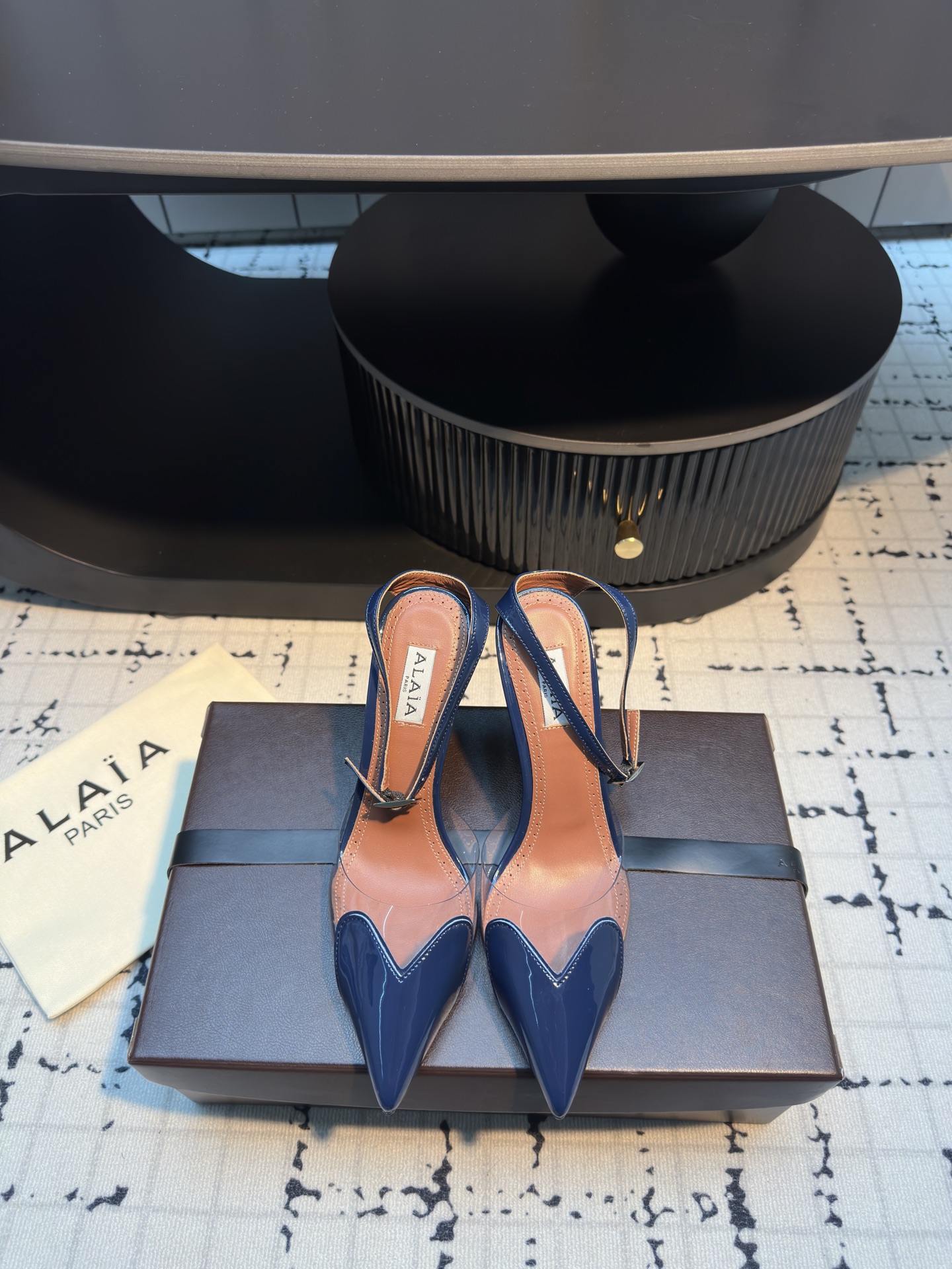 Alaïa High Love Heart Slingback Heels - Pointed Toe, Patent Leather 3 i1744888395893 4424 0 0