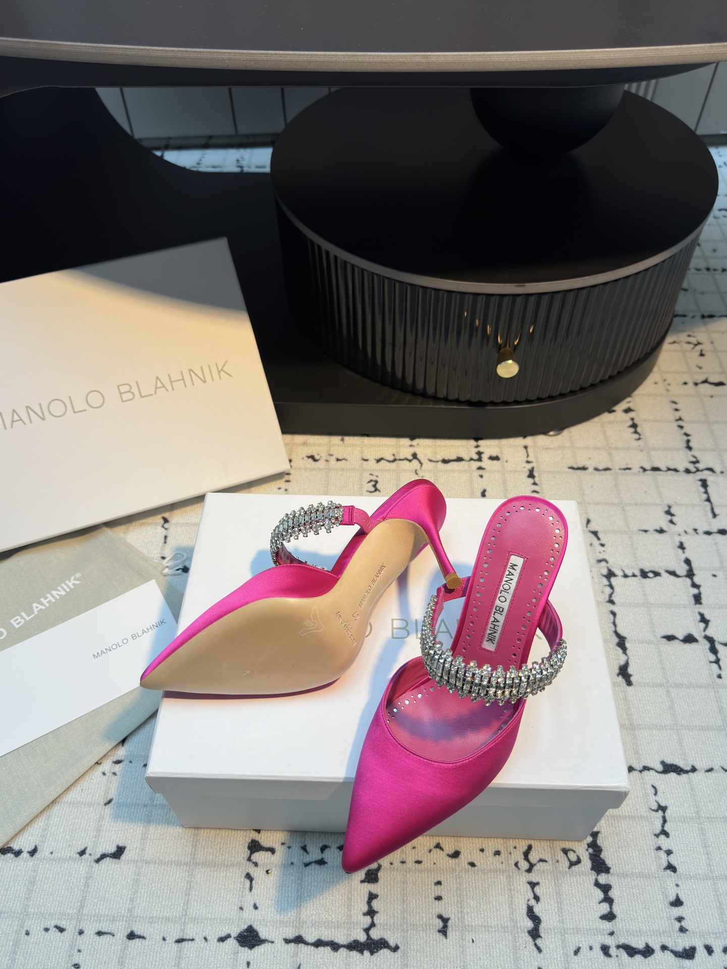 Manolo Blahnik Chevalier Water Drilling Heels: Summer 2025 Precision and Luxury. - 图片 6
