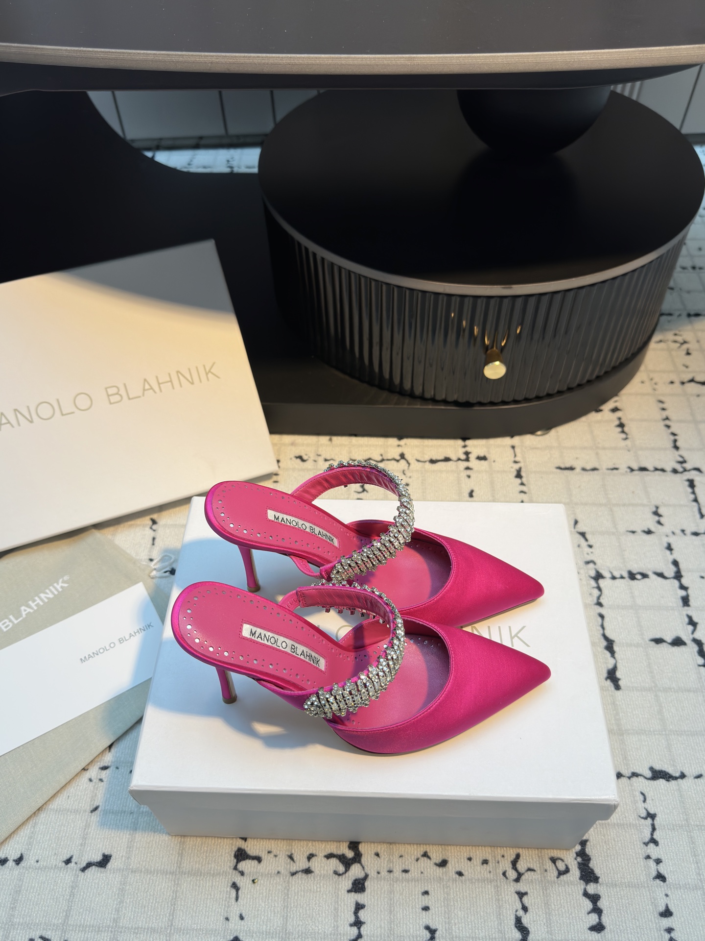 Manolo Blahnik Chevalier Water Drilling Heels: Summer 2025 Precision and Luxury. - 图片 3