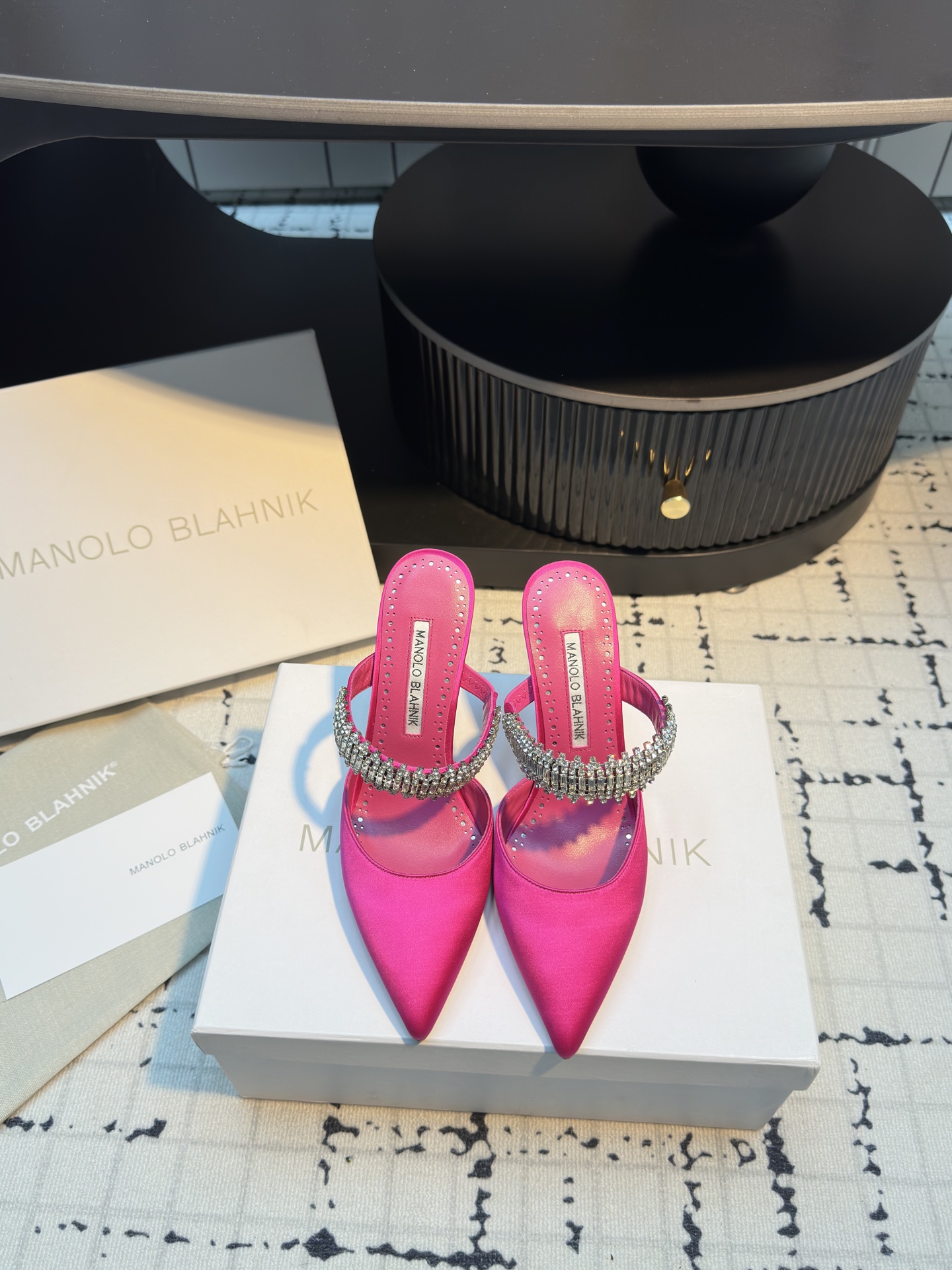 Manolo Blahnik Chevalier Water Drilling Heels: Summer 2025 Precision and Luxury. - 图片 7