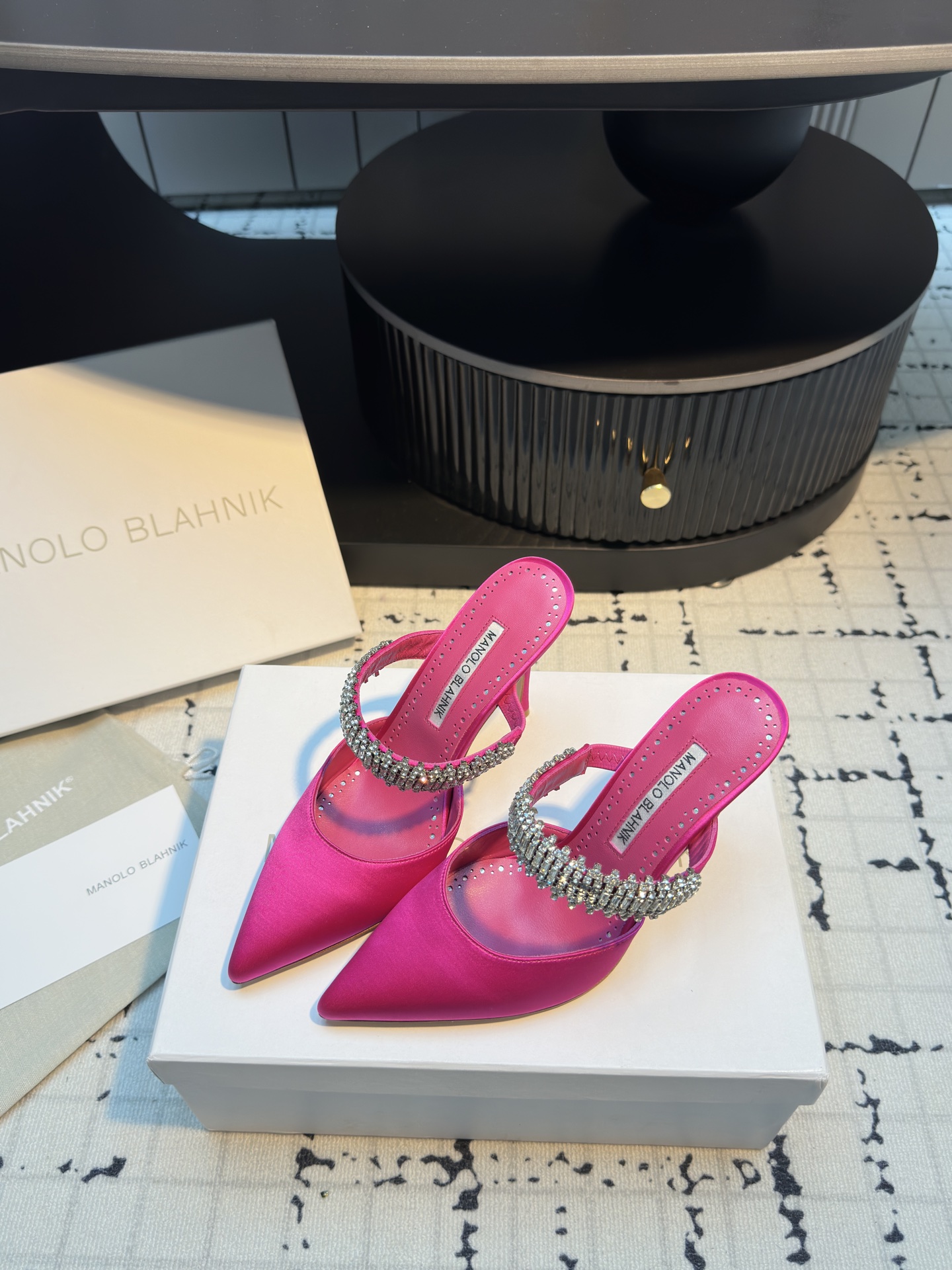 Manolo Blahnik Chevalier Water Drilling Heels: Summer 2025 Precision and Luxury. - 图片 2