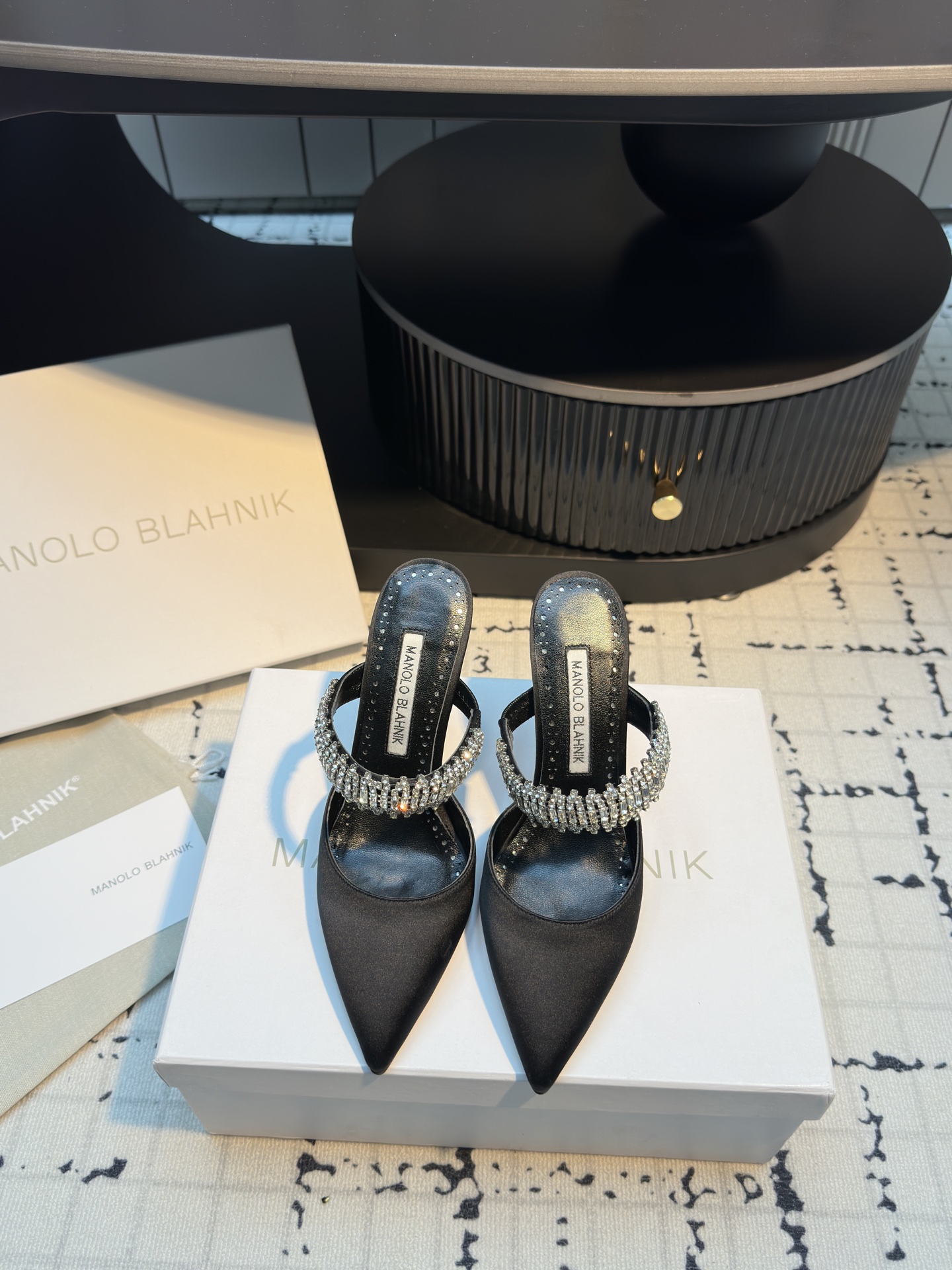 Manolo Blahnik’s Precision Chevalier Water Drilling Heels for Summer 2025 - 图片 6