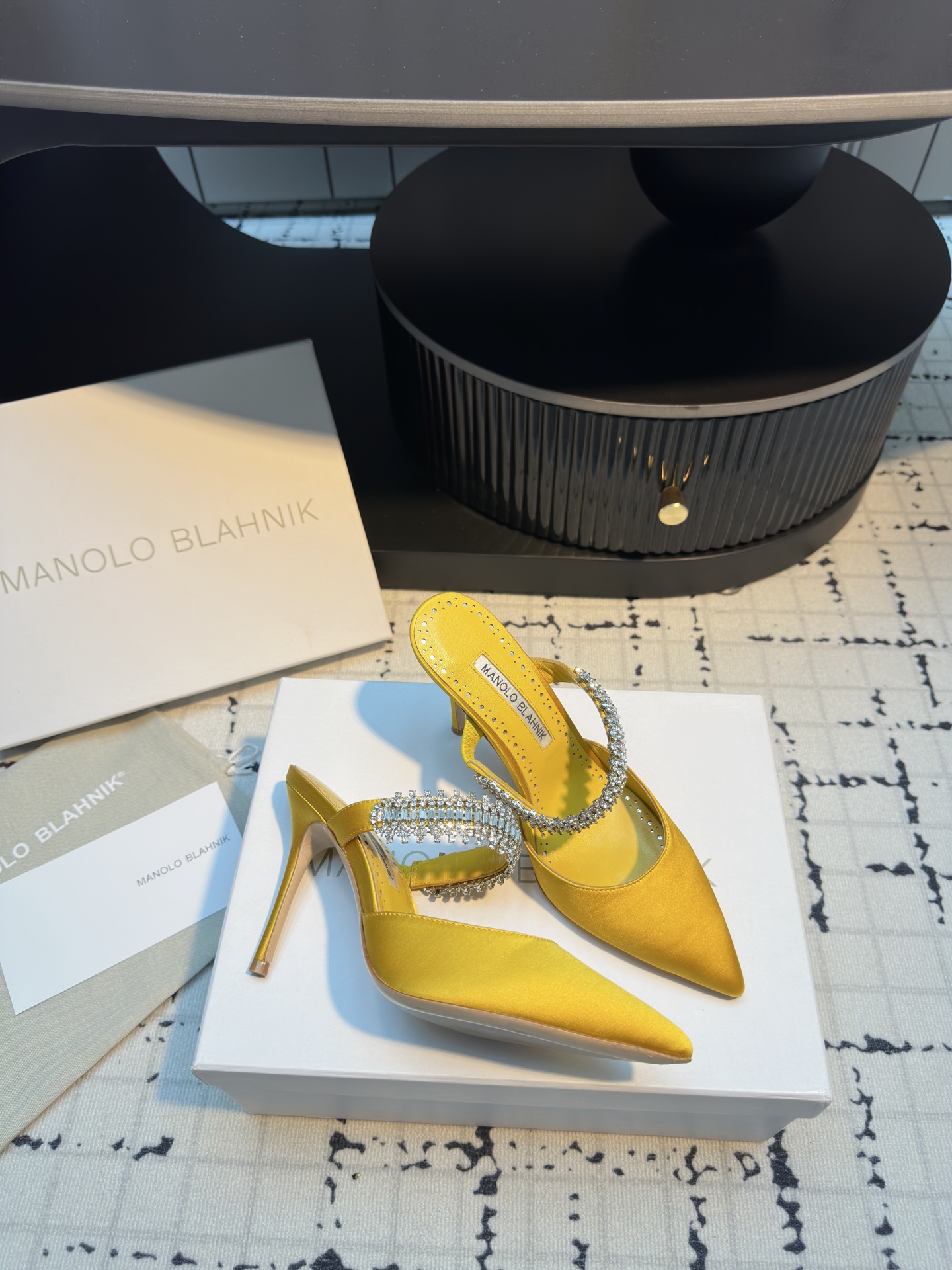 Manolo Blahnik Summer 2025 Chevalier Water Drilling Heels: Precision and Quality! - 图片 4
