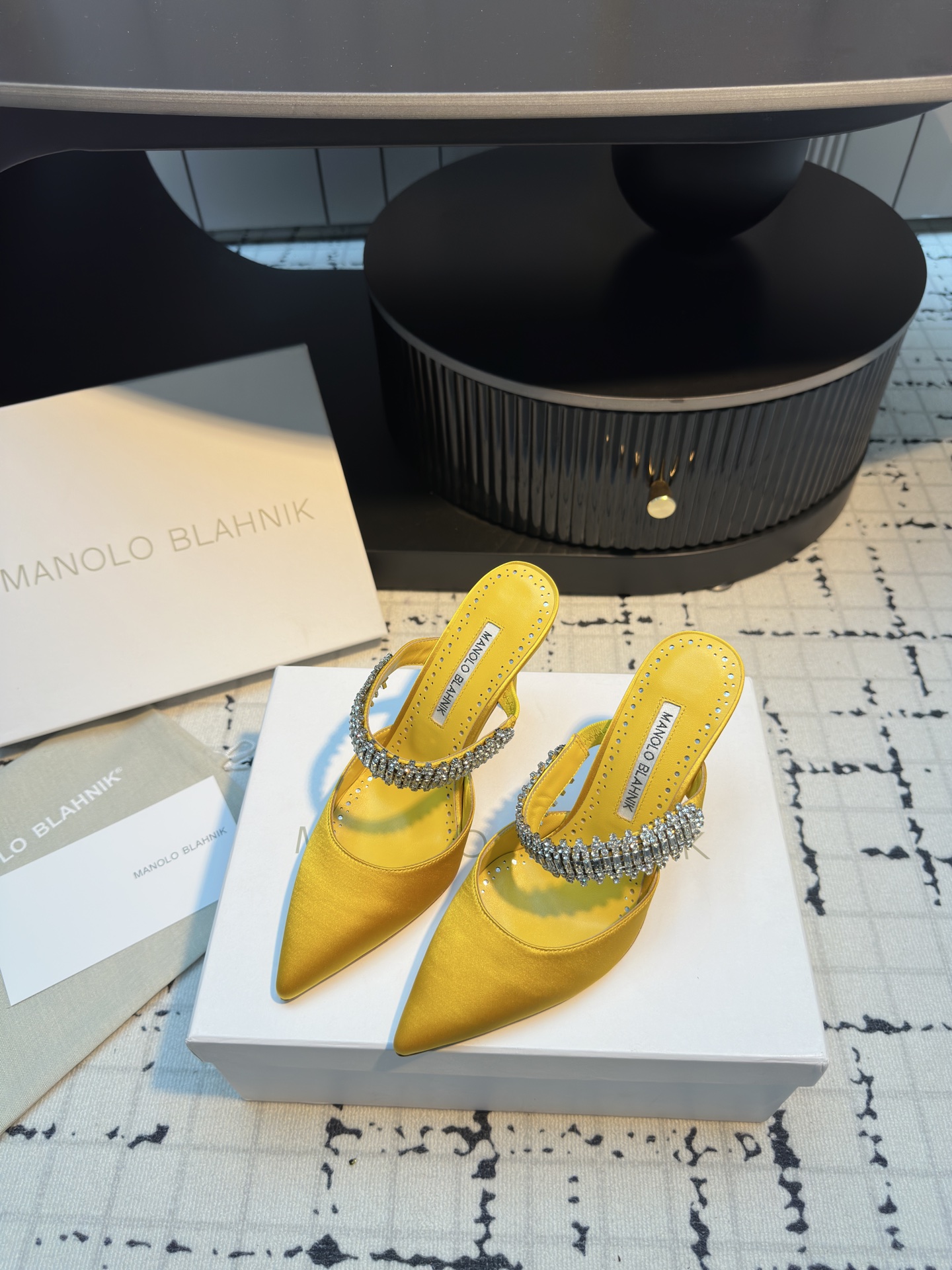 Manolo Blahnik Summer 2025 Chevalier Water Drilling Heels: Precision and Quality! - 图片 2