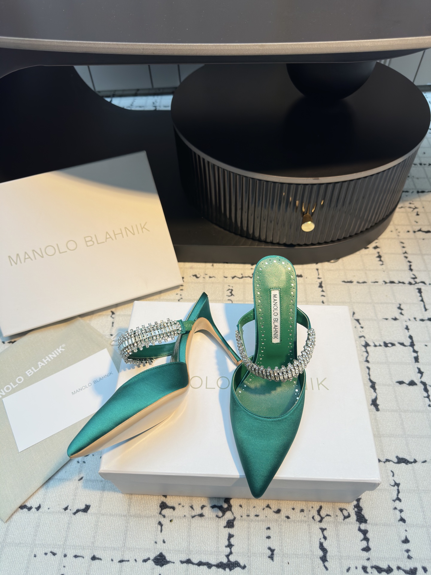 New Manolo Blahnik Chevalier Water Drilling Heels: Precision and Luxury for Summer 2025 - 图片 4