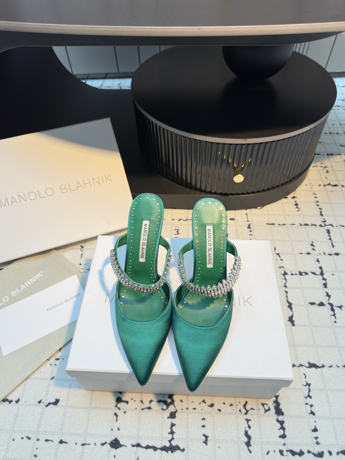 New Manolo Blahnik Chevalier Water Drilling Heels: Precision and Luxury for Summer 2025 - 图片 6