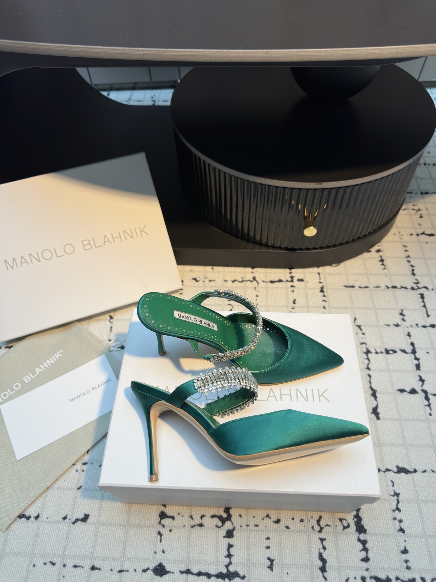 New Manolo Blahnik Chevalier Water Drilling Heels: Precision and Luxury for Summer 2025 - 图片 3