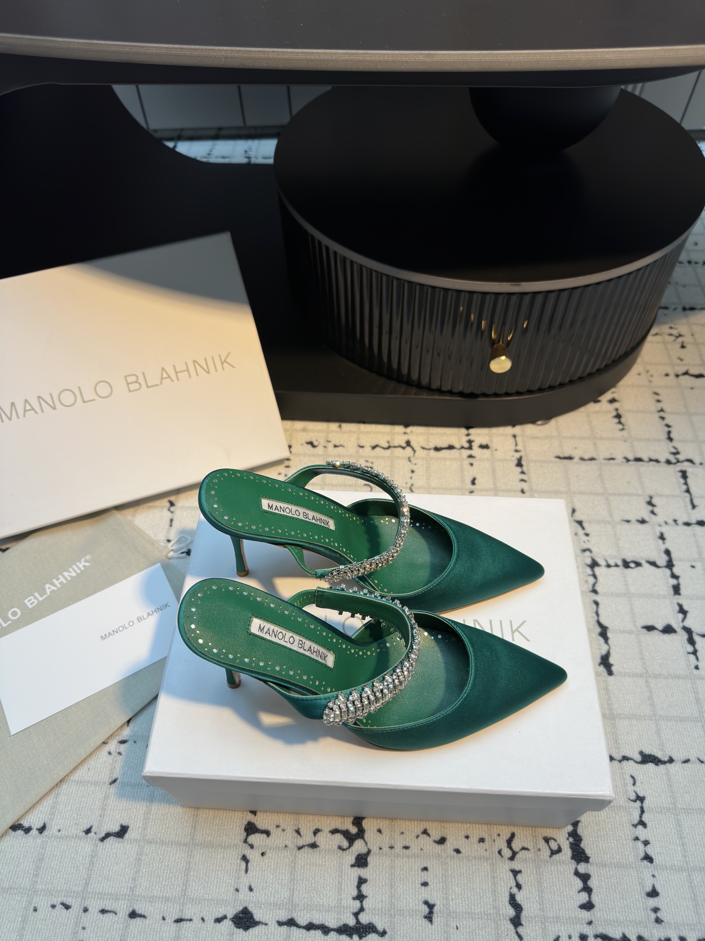 New Manolo Blahnik Chevalier Water Drilling Heels: Precision and Luxury for Summer 2025 - 图片 2