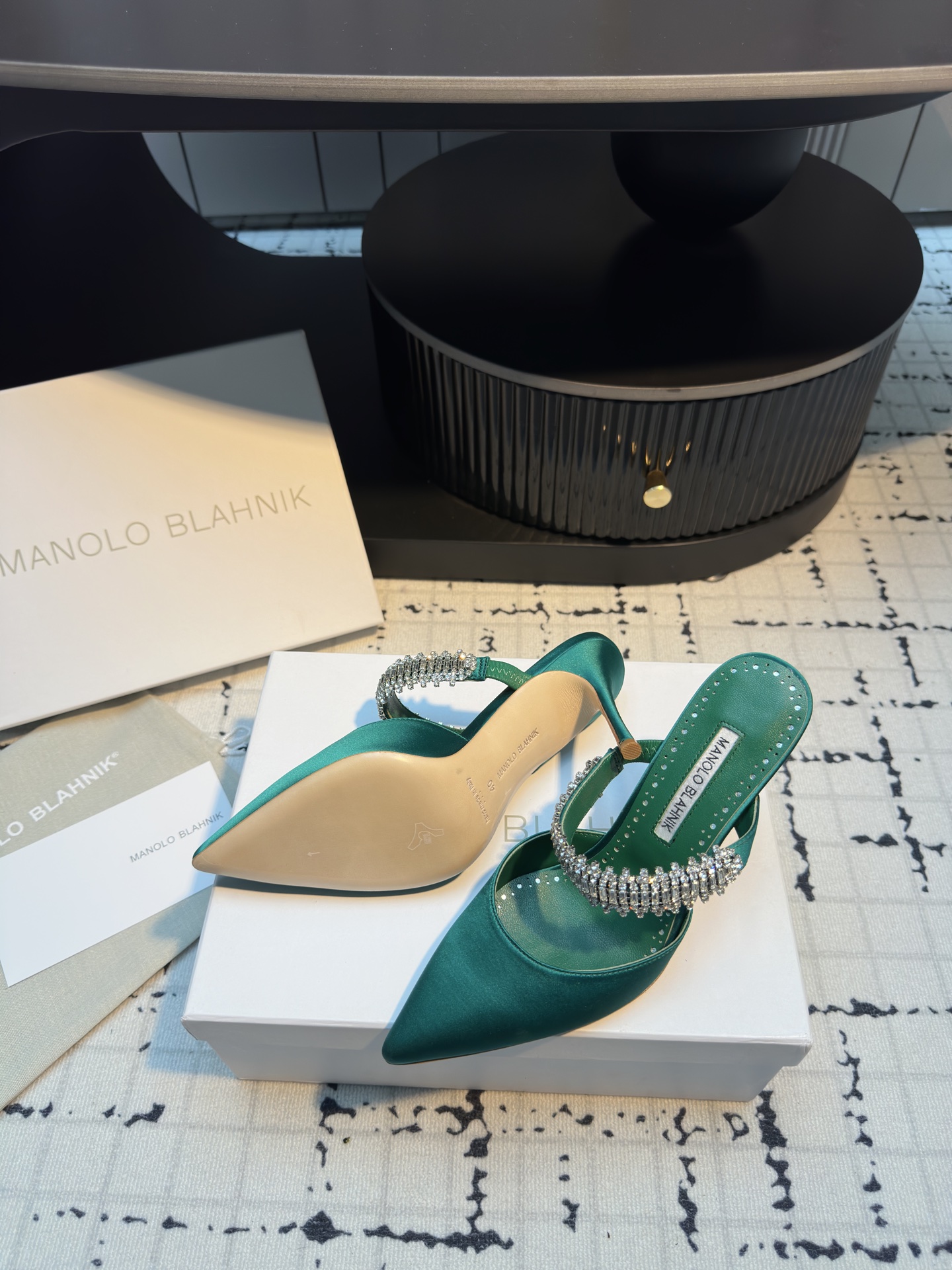 New Manolo Blahnik Chevalier Water Drilling Heels: Precision and Luxury for Summer 2025 - 图片 5