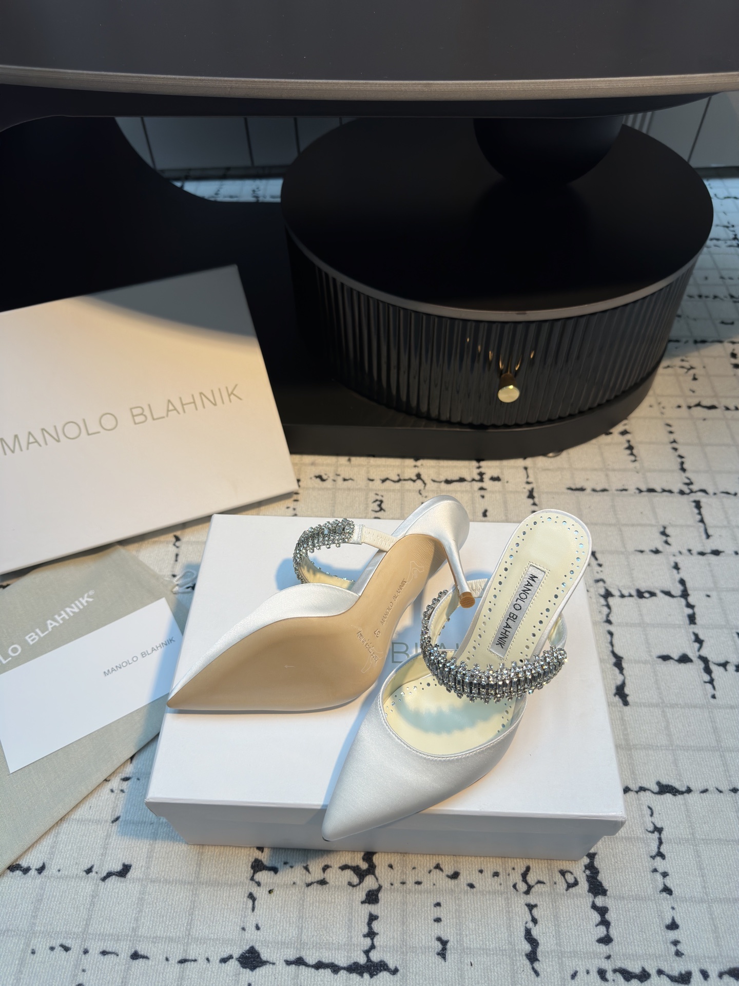 Manolo Blahnik’s Chevalier Water Drilling Heels: Summer 2025’s Precision Shoes! - 图片 7