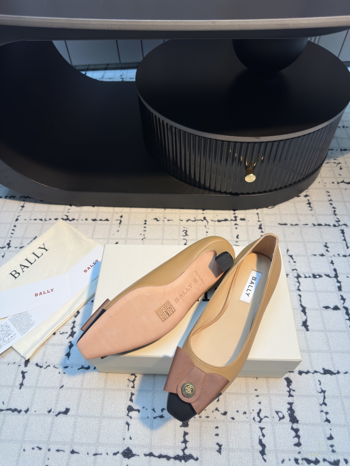 Bally Women's Leather Pointed Toe Cap-toe Bow Heel Pumps Shoes 7 i1745322182322 2101 0 5