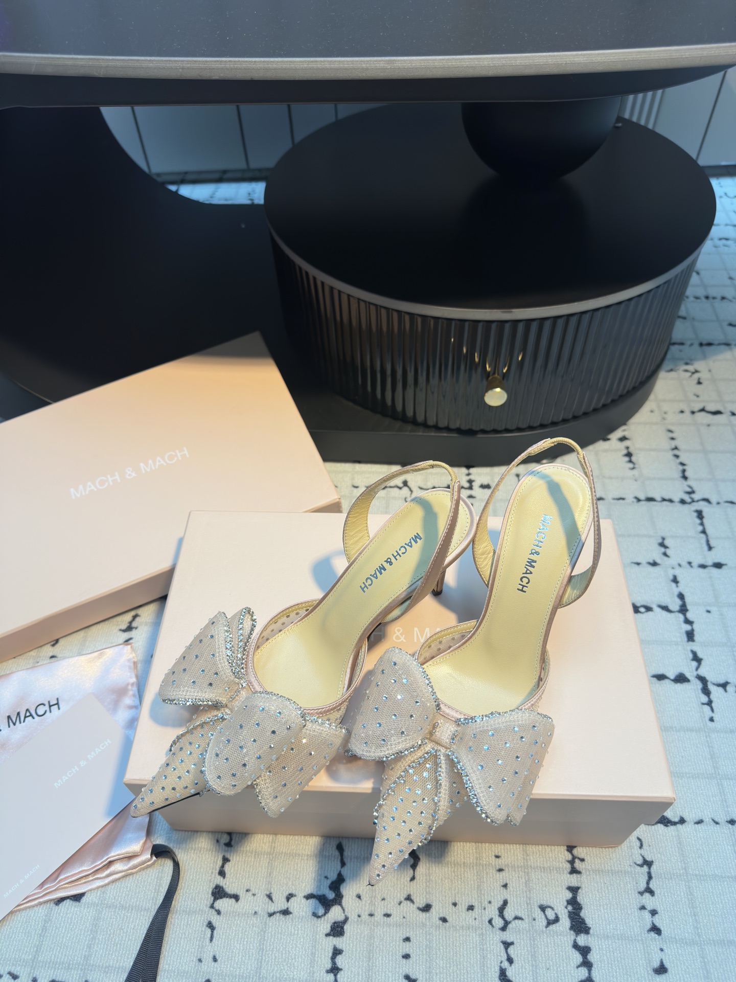 Luxury Crystal Sandals with Custom Italian Silk and 8.5cm Heels - 图片 2