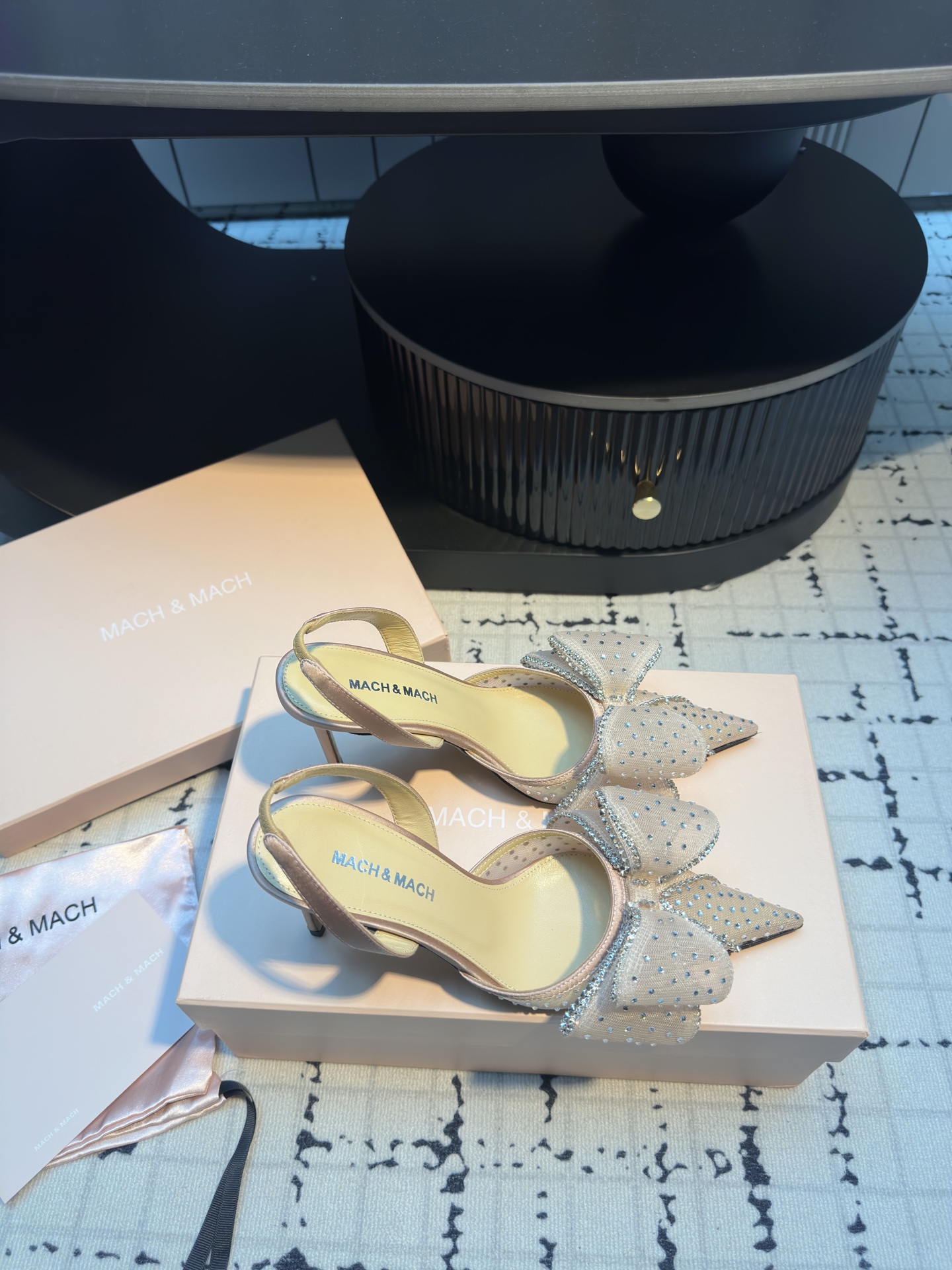 Luxury Crystal Sandals with Custom Italian Silk and 8.5cm Heels - 图片 4