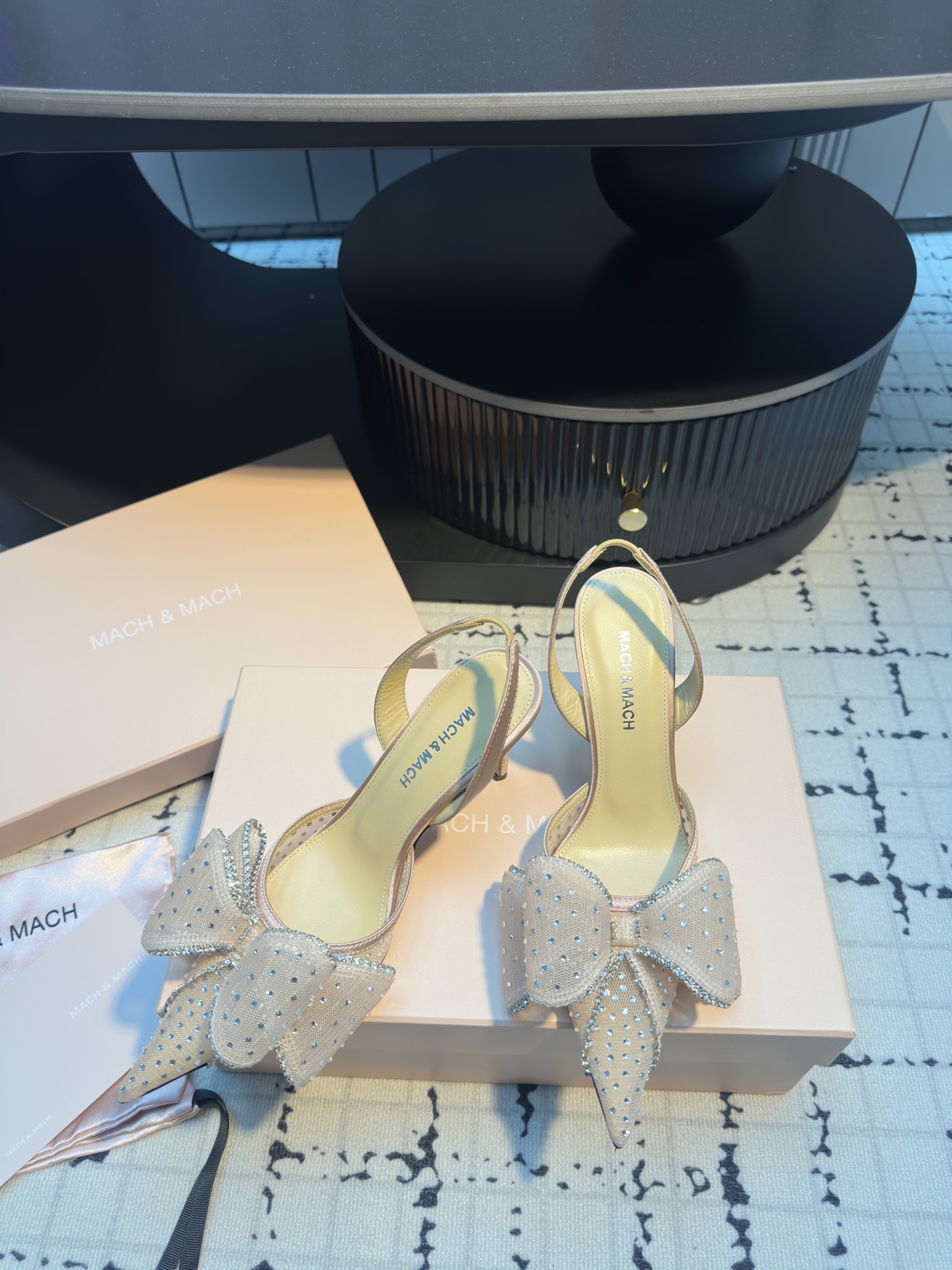 Luxury Crystal Sandals with Custom Italian Silk and 8.5cm Heels - 图片 3