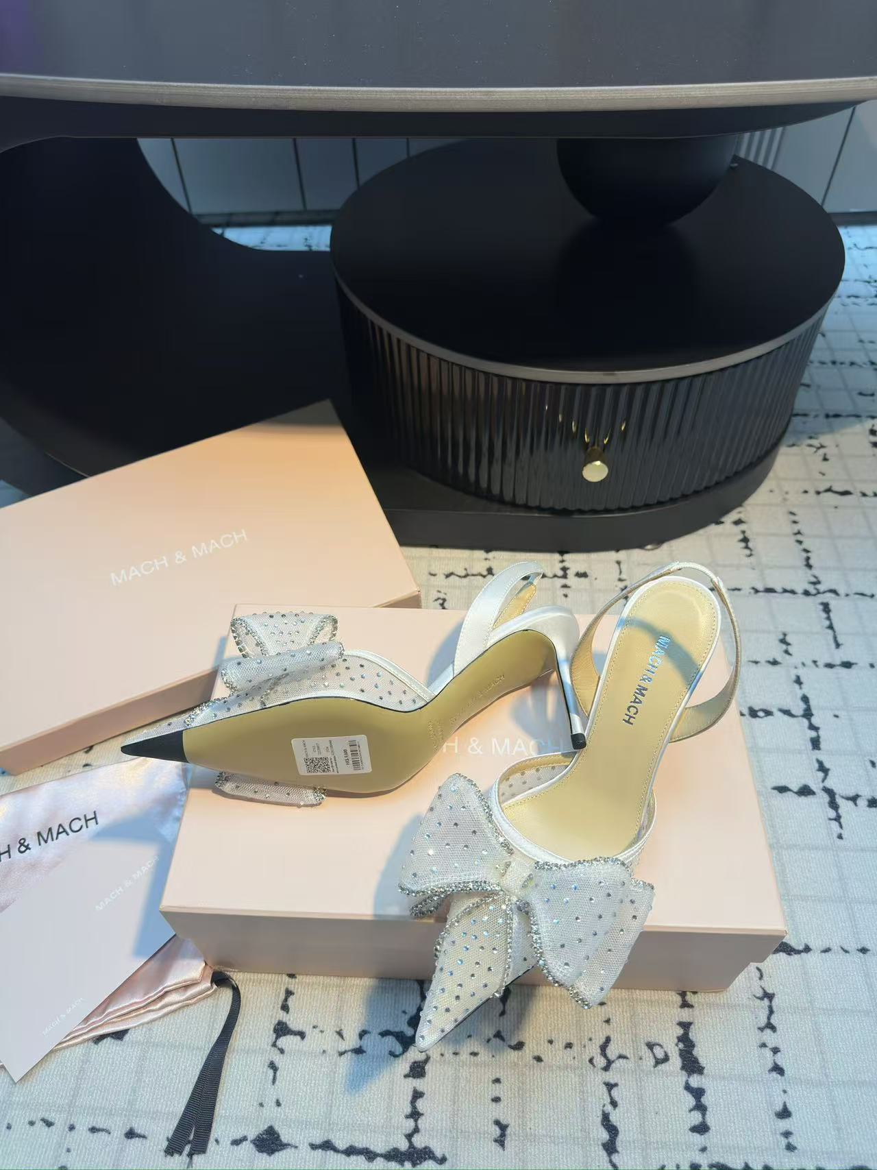 Luxury Crystal Sandals with Italian Silk and Custom Designs - 图片 8