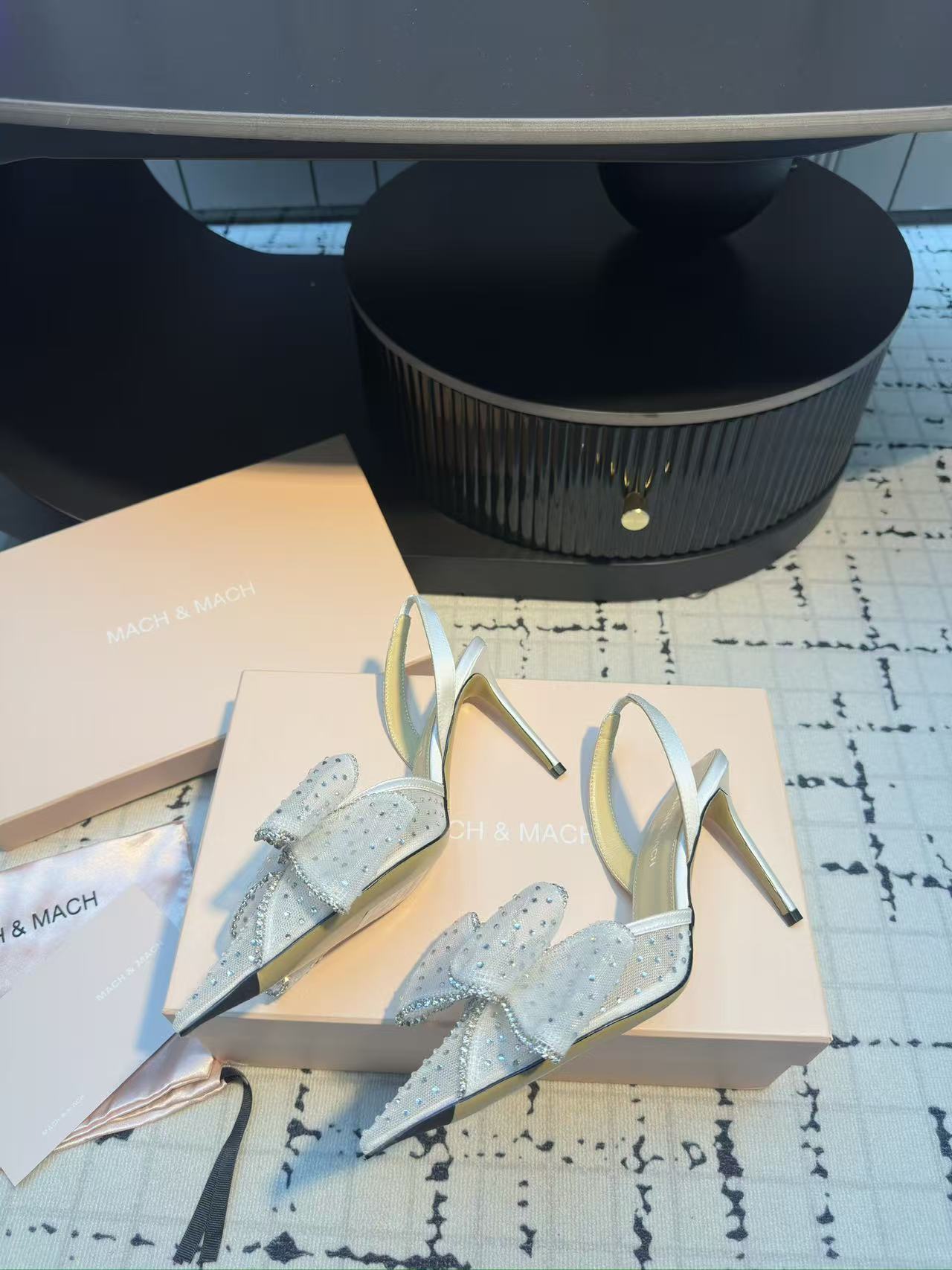 Luxury Crystal Sandals with Italian Silk and Custom Designs - 图片 7