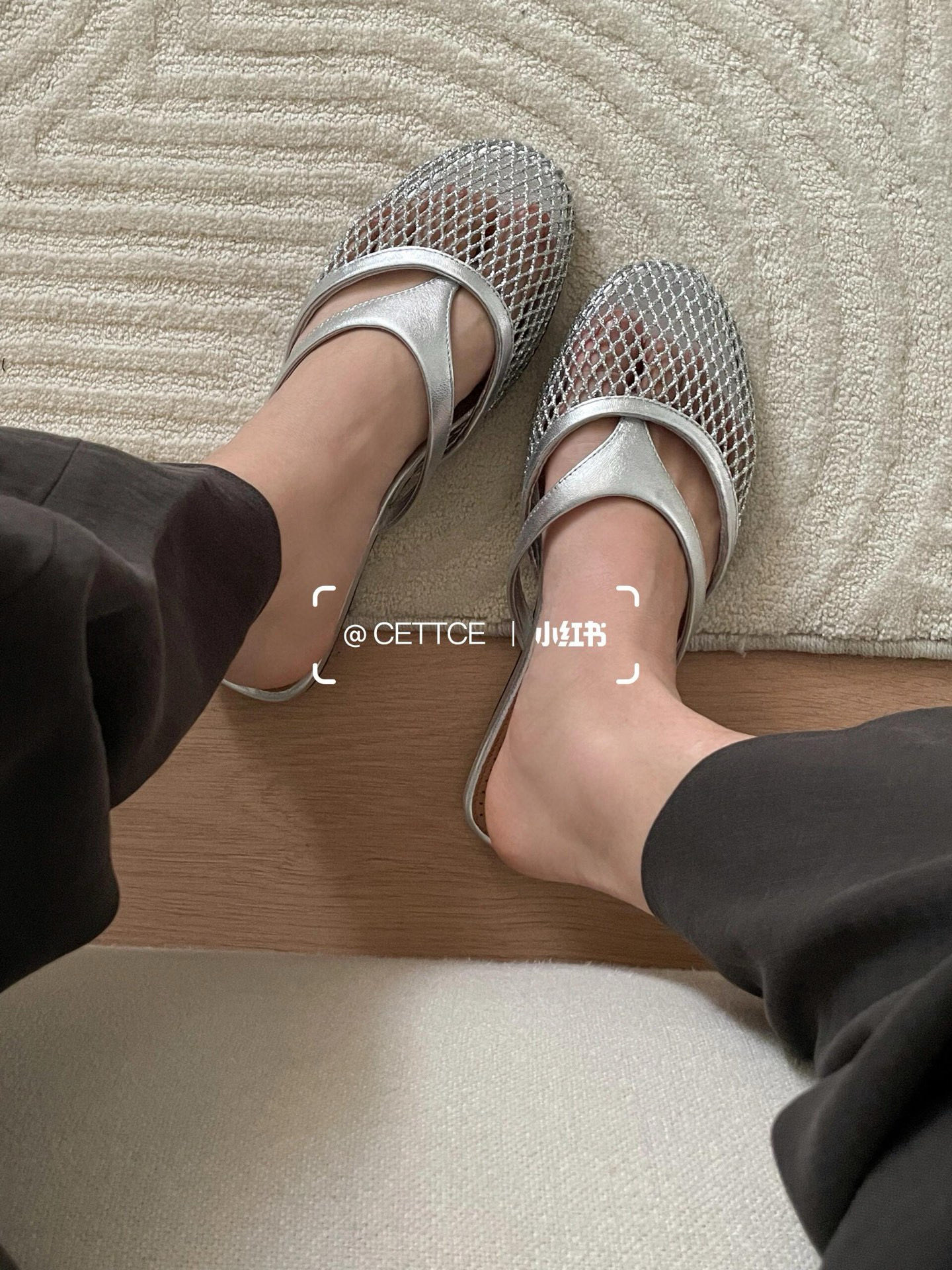 NO:460912,Space silver is relaxed and casual, and has a different sense of fashion!  !  , half drag19860909太空银松弛随性 又有着不一样的时髦感！！,半拖,Women's Shoes