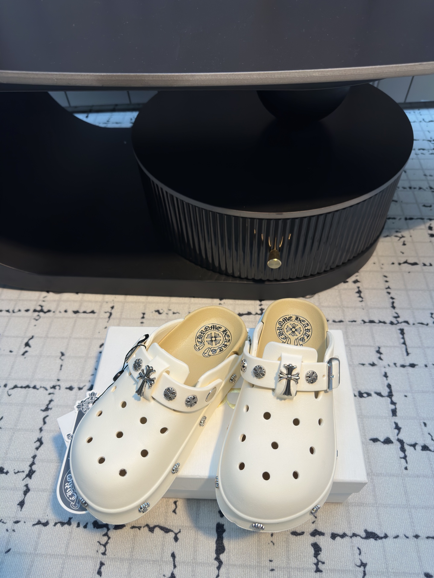 “Crozen Summer 2025 Fashion Collection: Soft and Comfortable Fabrics for Stylish and Cozy Feet” - 图片 3