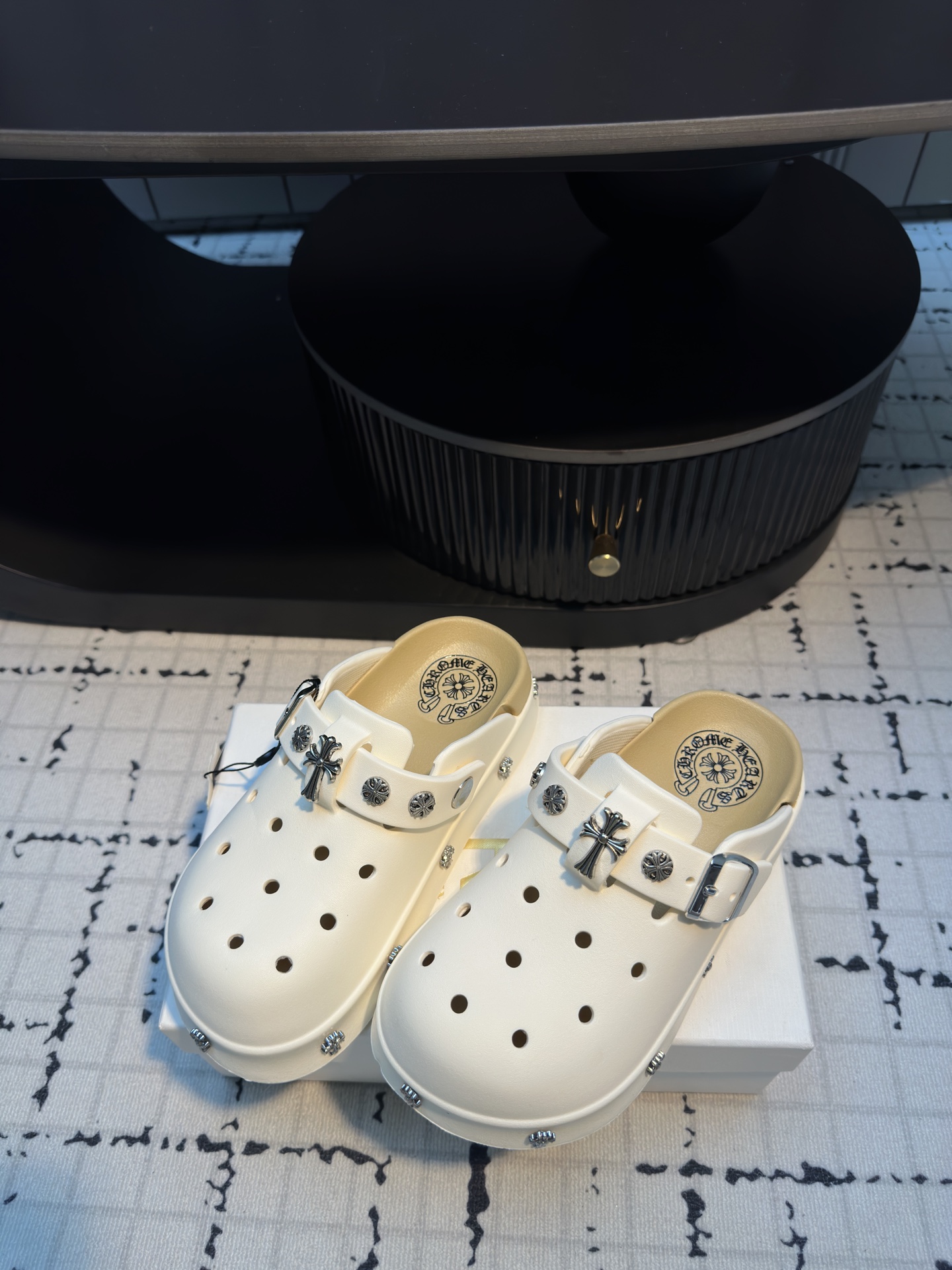 “Crozen Summer 2025 Fashion Collection: Soft and Comfortable Fabrics for Stylish and Cozy Feet” - 图片 2