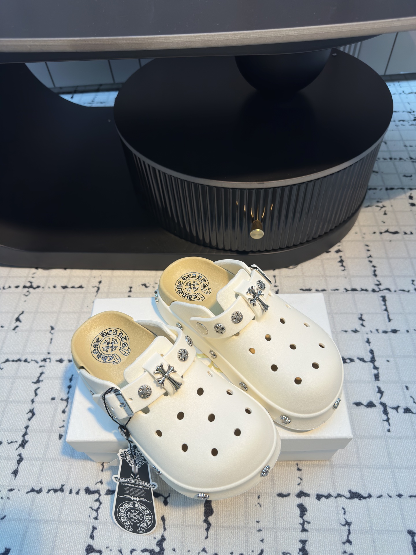 “Crozen Summer 2025 Fashion Collection: Soft and Comfortable Fabrics for Stylish and Cozy Feet” - 图片 1