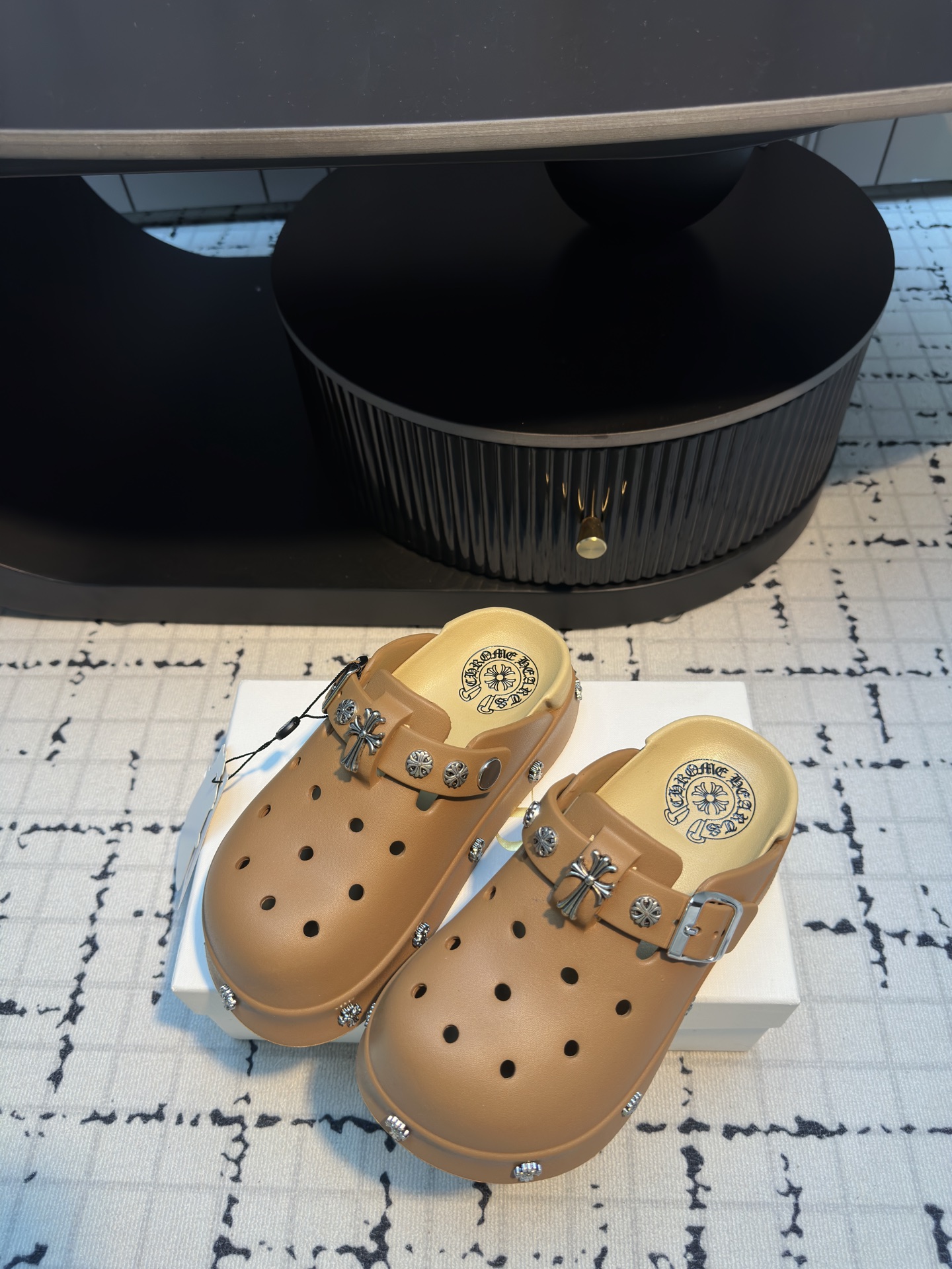 “Summer 2025 Fashion Trends: Soft and Comfortable Fabrics for Stylish Feet” - 图片 3