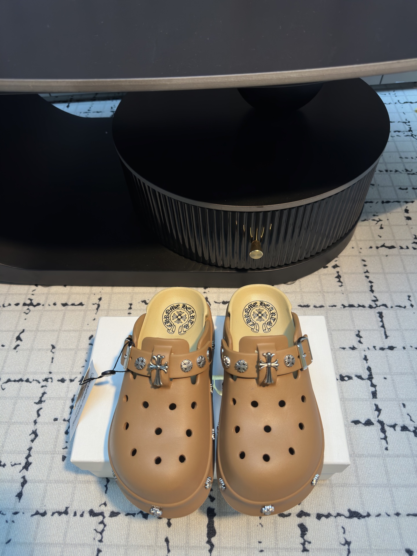 “Summer 2025 Fashion Trends: Soft and Comfortable Fabrics for Stylish Feet” - 图片 1