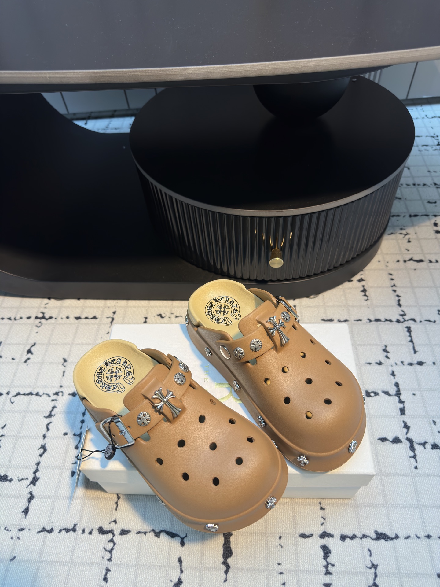 “Summer 2025 Fashion Trends: Soft and Comfortable Fabrics for Stylish Feet” - 图片 2