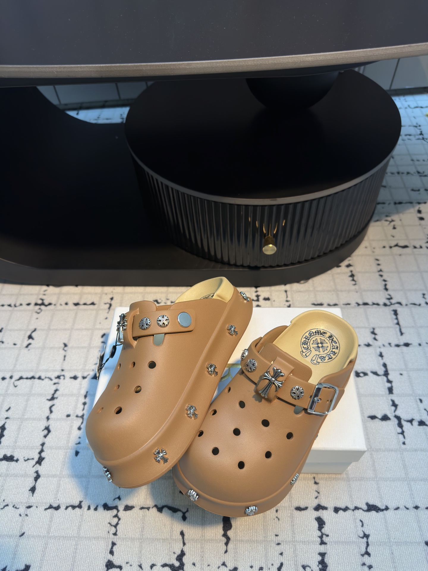 “Summer 2025 Fashion Trends: Soft and Comfortable Fabrics for Stylish Feet” - 图片 4