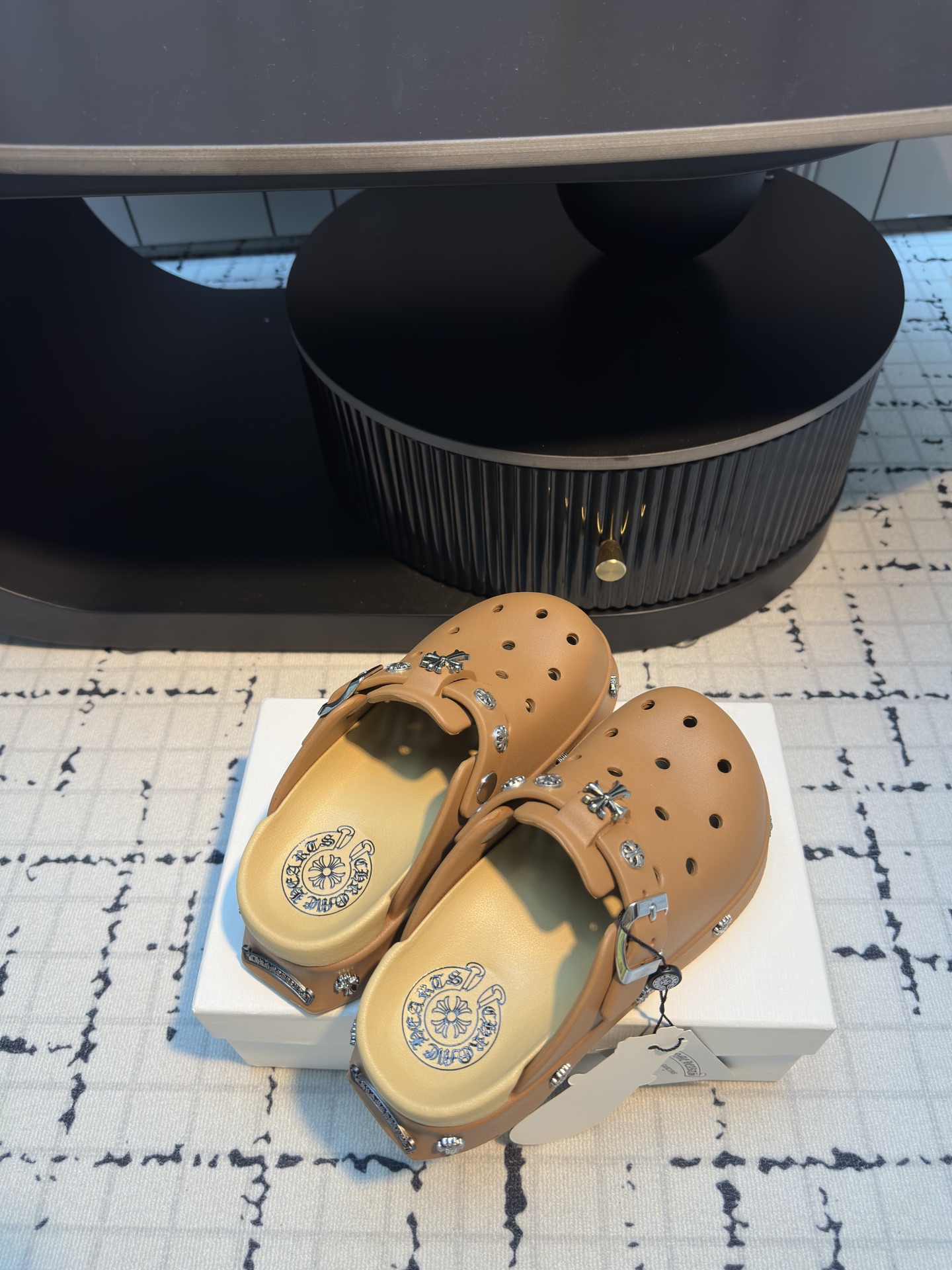 “Summer 2025 Fashion Trends: Soft and Comfortable Fabrics for Stylish Feet” - 图片 5