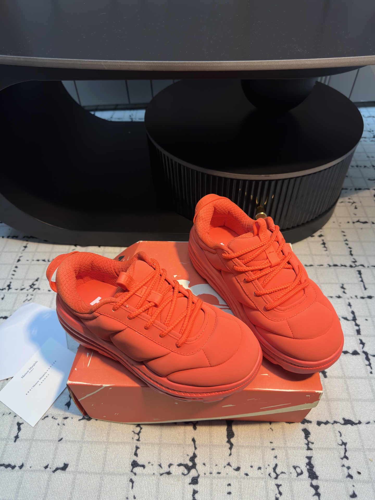 Marni x Hoka BondiB3: Fashionable Puffy-Bread Sneakers with Ultimate Comfort - 图片 3