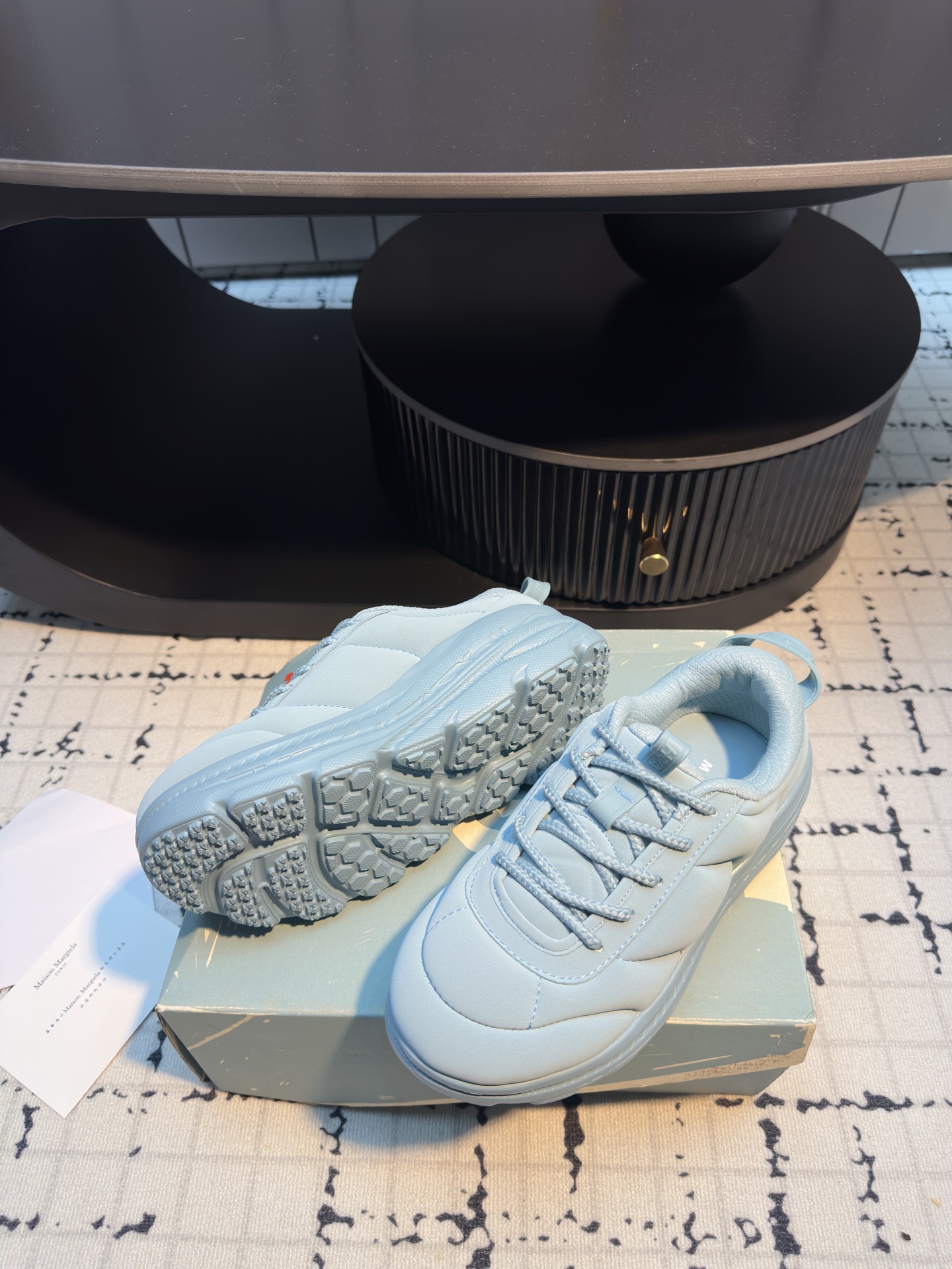 Marni x Hoka BondiB3: Fashionable & Comfortable Puffy-Bread Sneakers - 图片 8