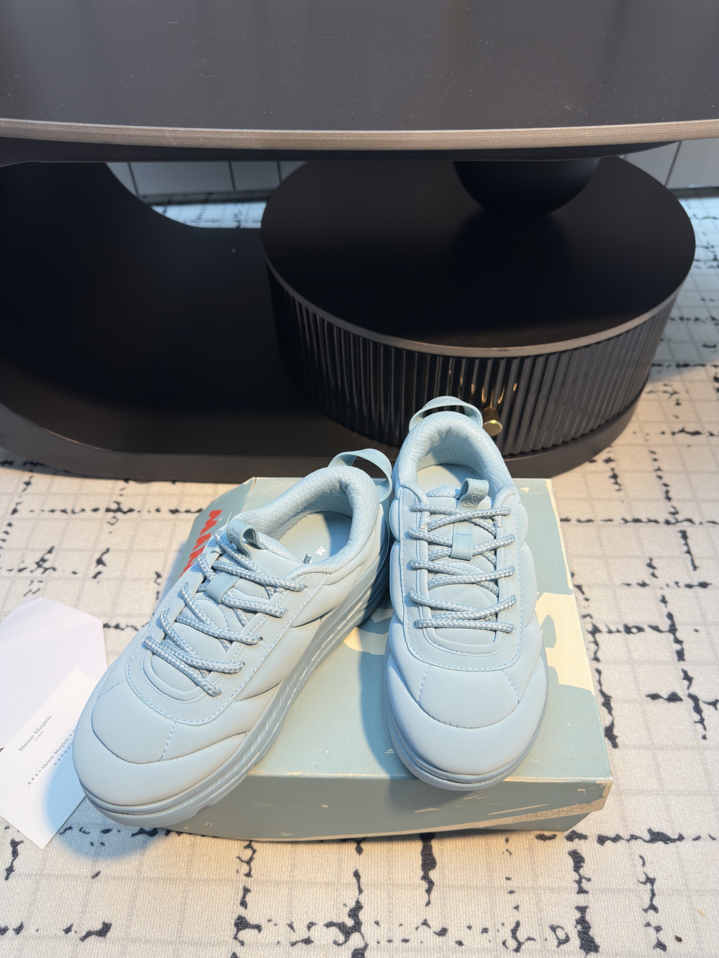 Marni x Hoka BondiB3: Fashionable & Comfortable Puffy-Bread Sneakers - 图片 4