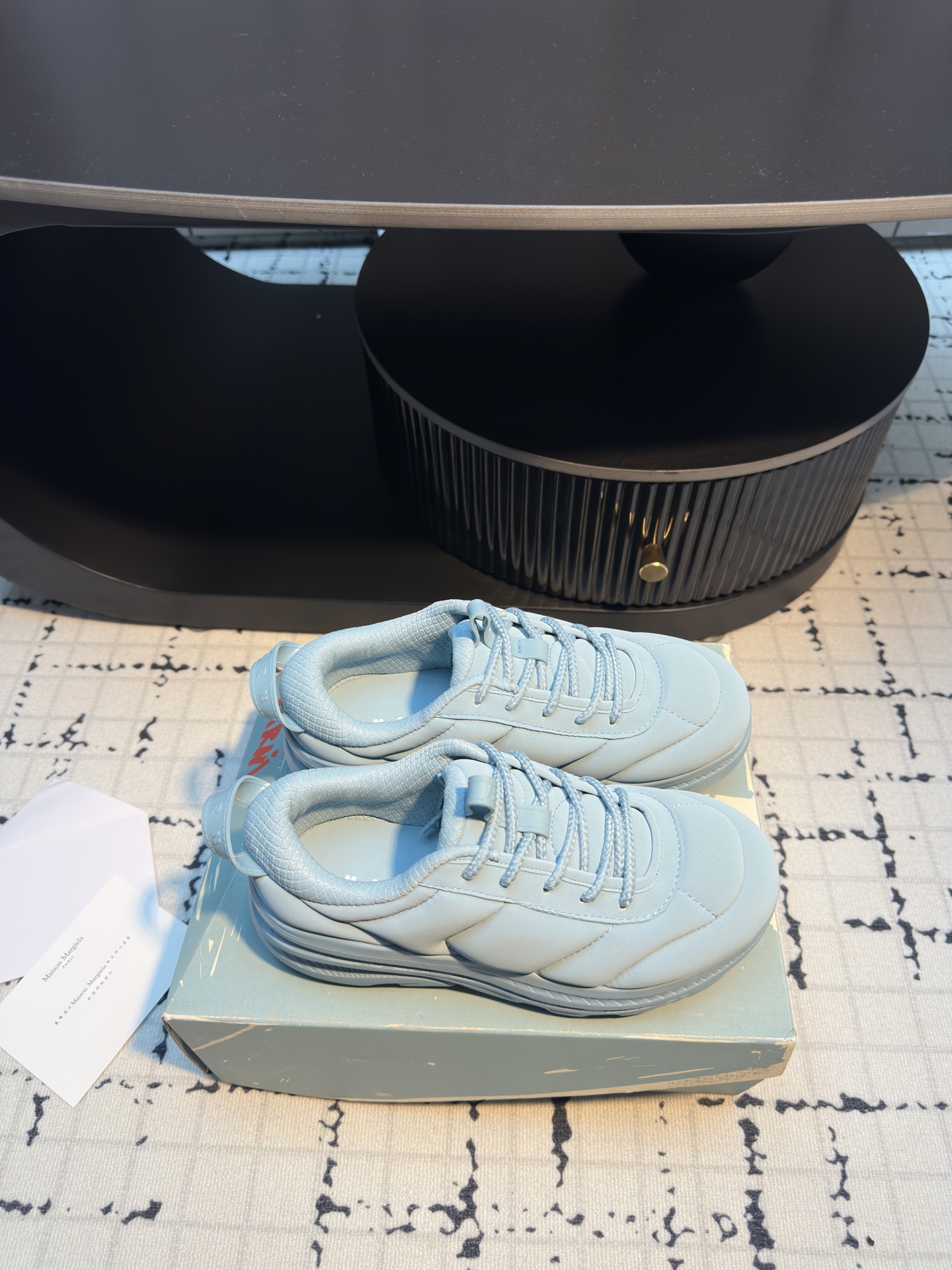 Marni x Hoka BondiB3: Fashionable & Comfortable Puffy-Bread Sneakers - 图片 5