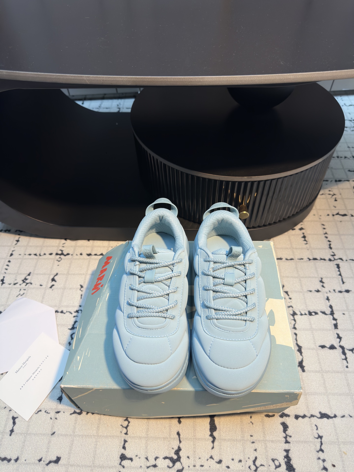Marni x Hoka BondiB3: Fashionable & Comfortable Puffy-Bread Sneakers - 图片 2