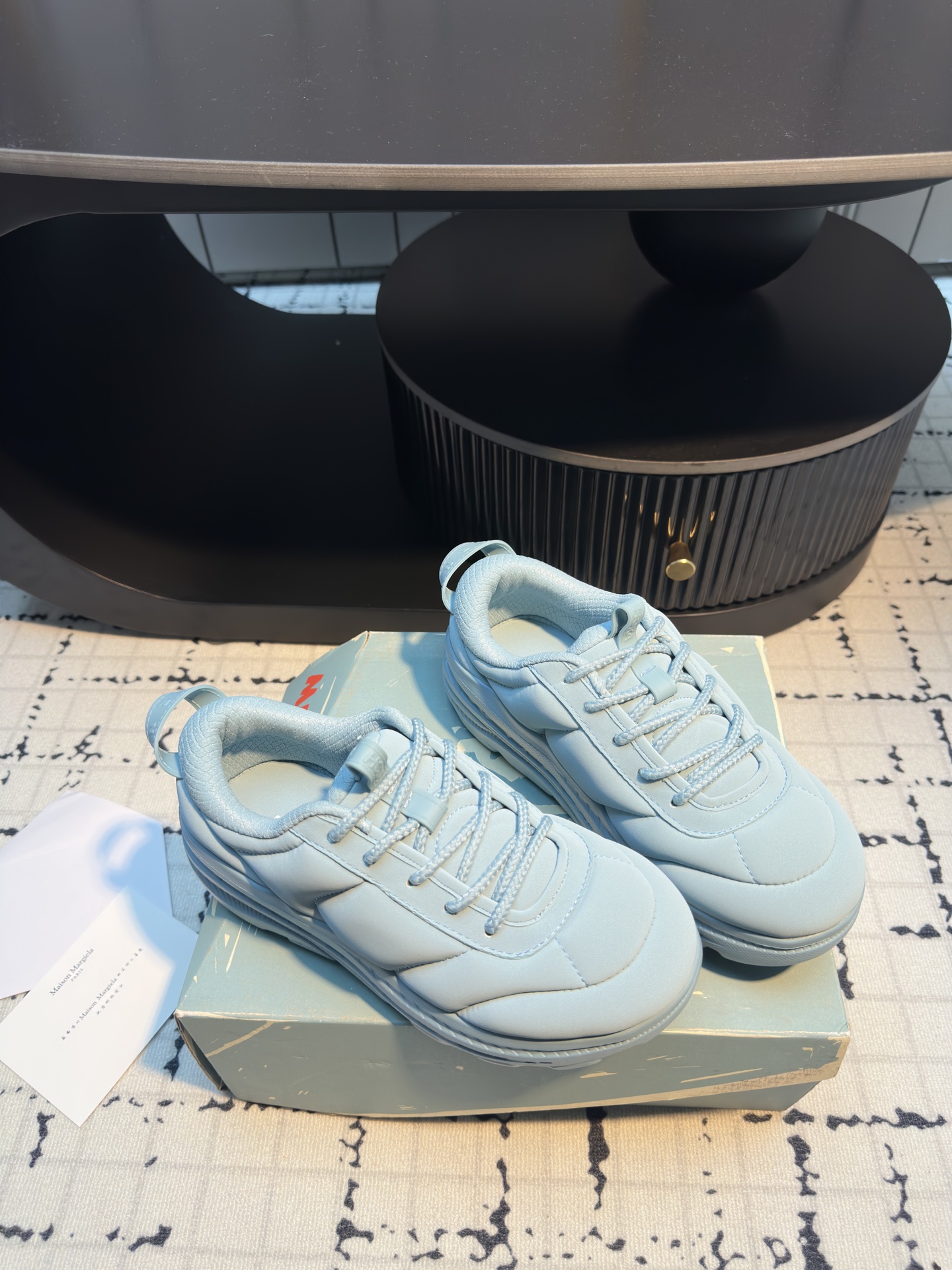 Marni x Hoka BondiB3: Fashionable & Comfortable Puffy-Bread Sneakers - 图片 3