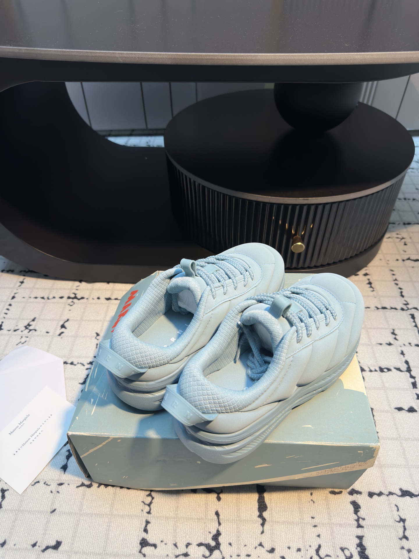 Marni x Hoka BondiB3: Fashionable & Comfortable Puffy-Bread Sneakers - 图片 7