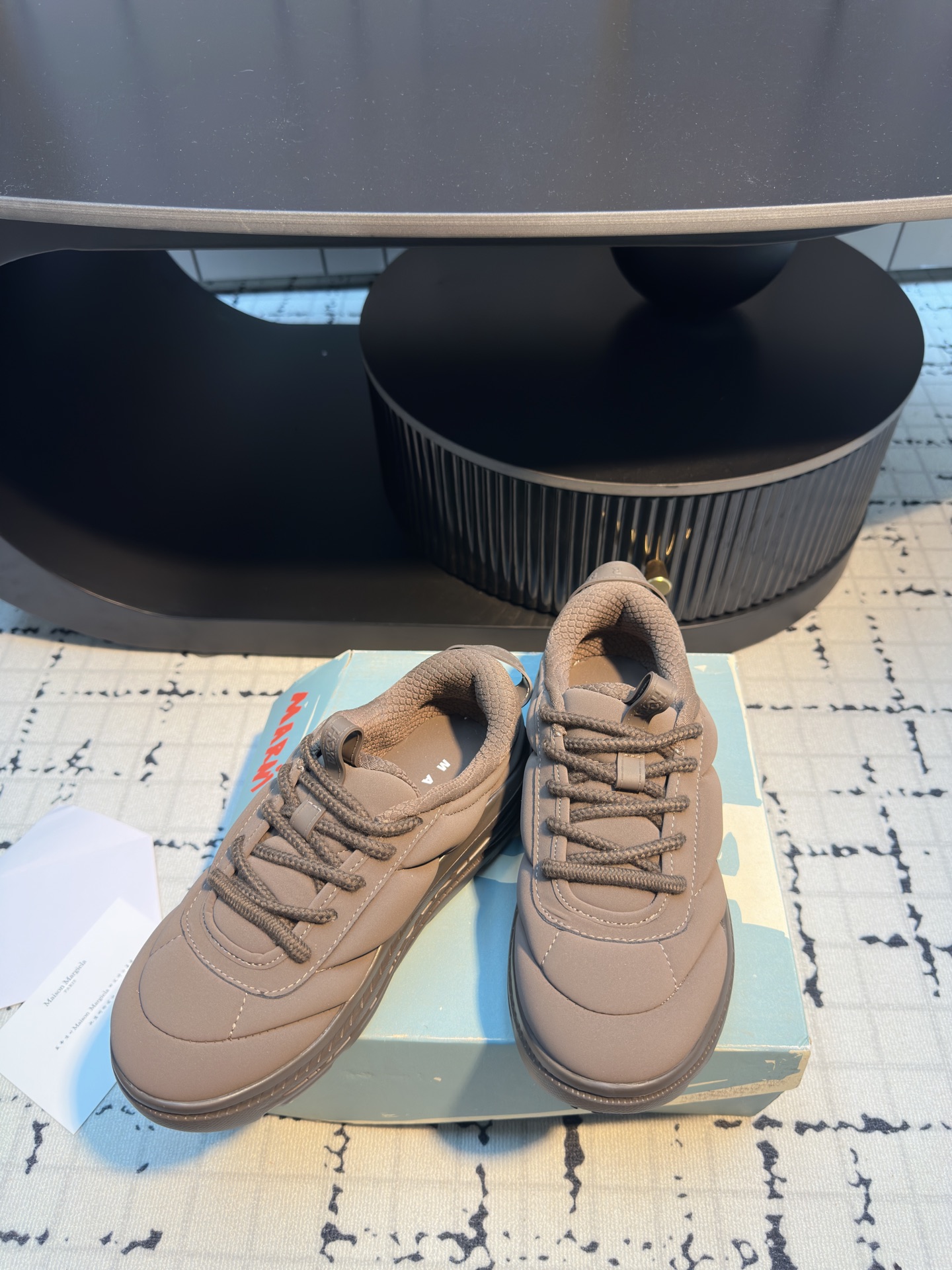 Marni x Hoka BondiB3: Fashionable and Comfortable Puffy-Bread Sneakers - 图片 4