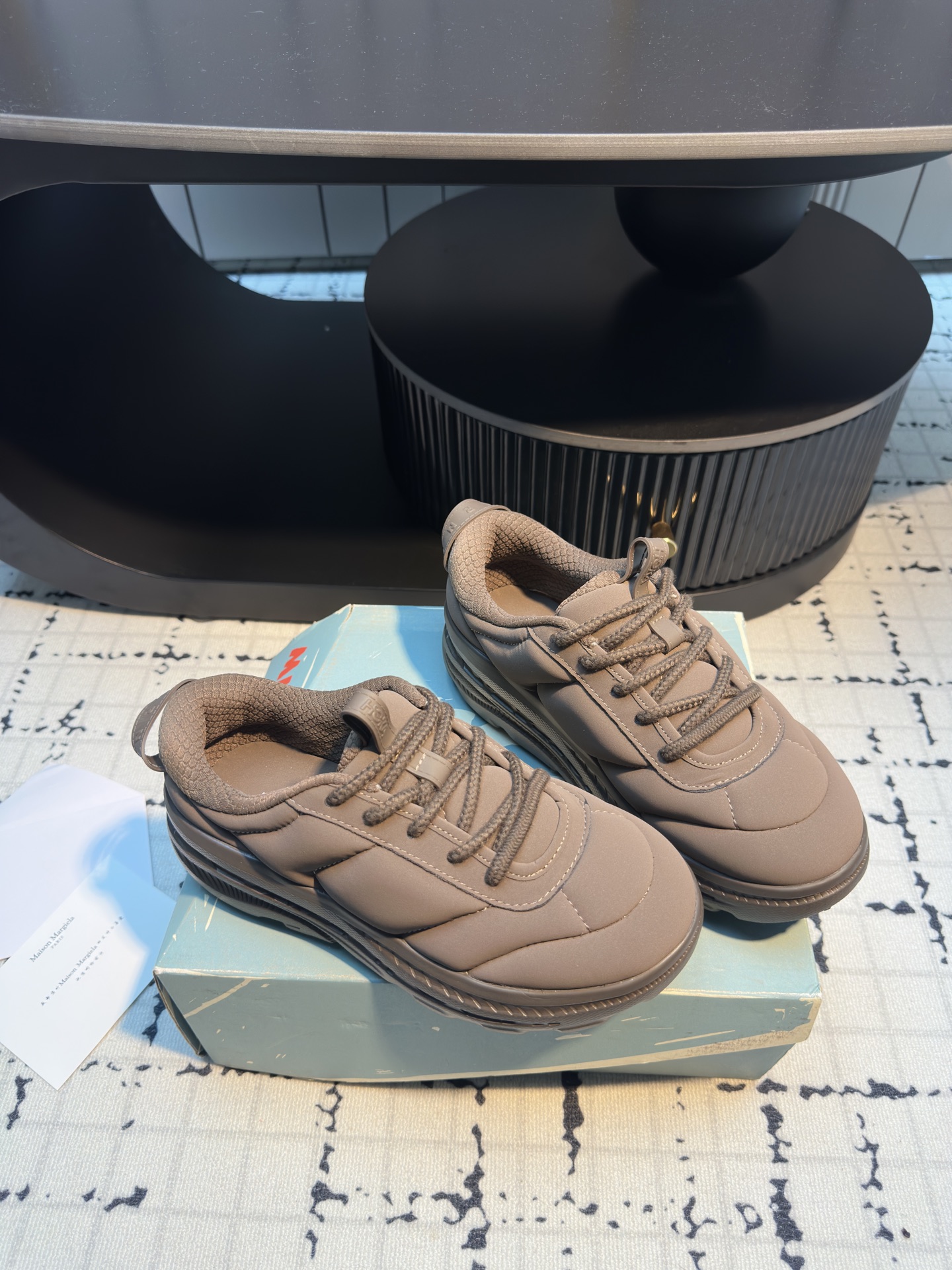 Marni x Hoka BondiB3: Fashionable and Comfortable Puffy-Bread Sneakers - 图片 3