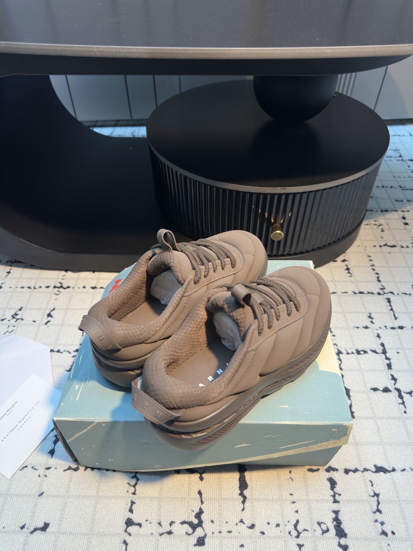 Marni x Hoka BondiB3: Fashionable and Comfortable Puffy-Bread Sneakers - 图片 7