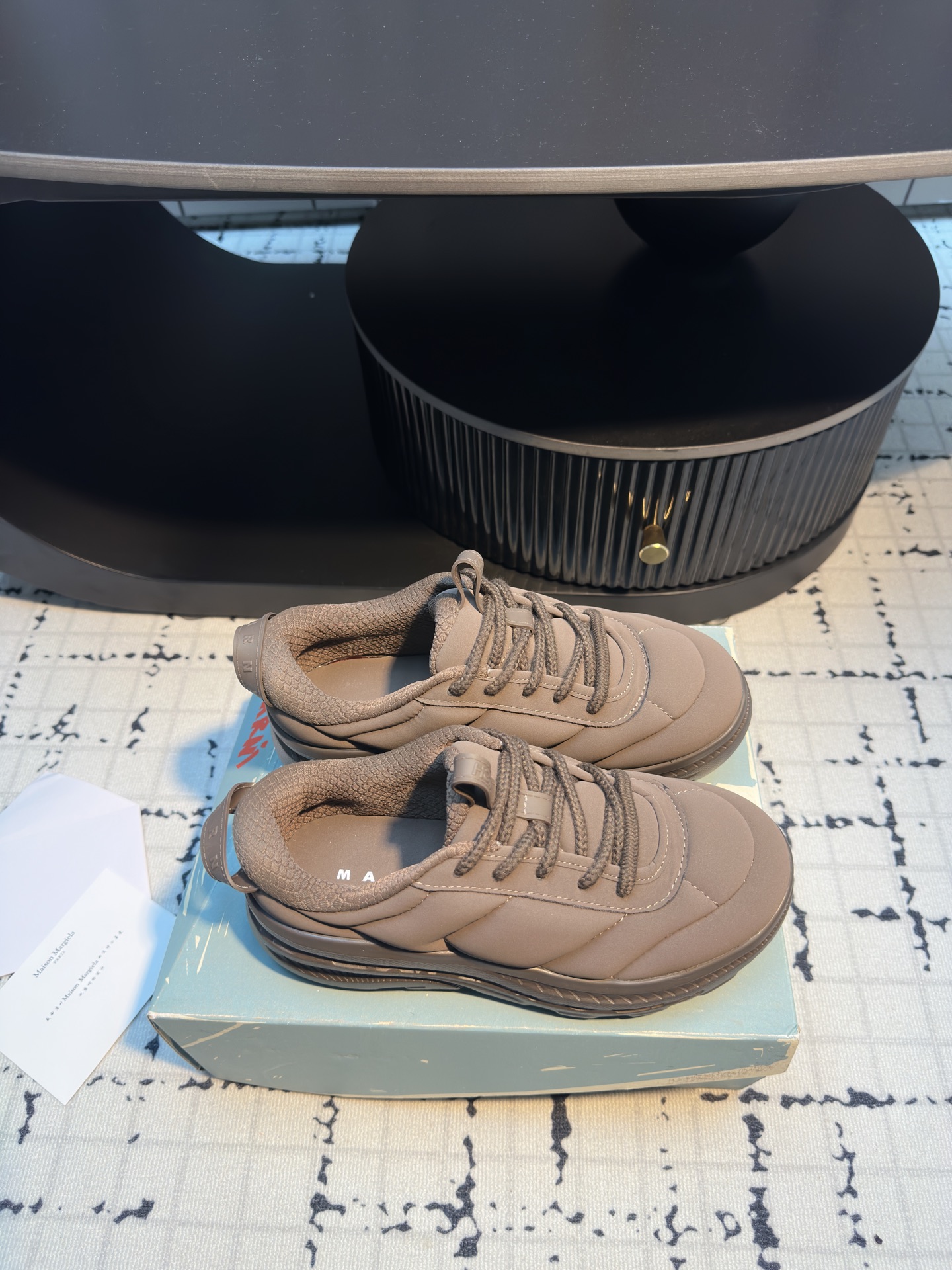 Marni x Hoka BondiB3: Fashionable and Comfortable Puffy-Bread Sneakers - 图片 5