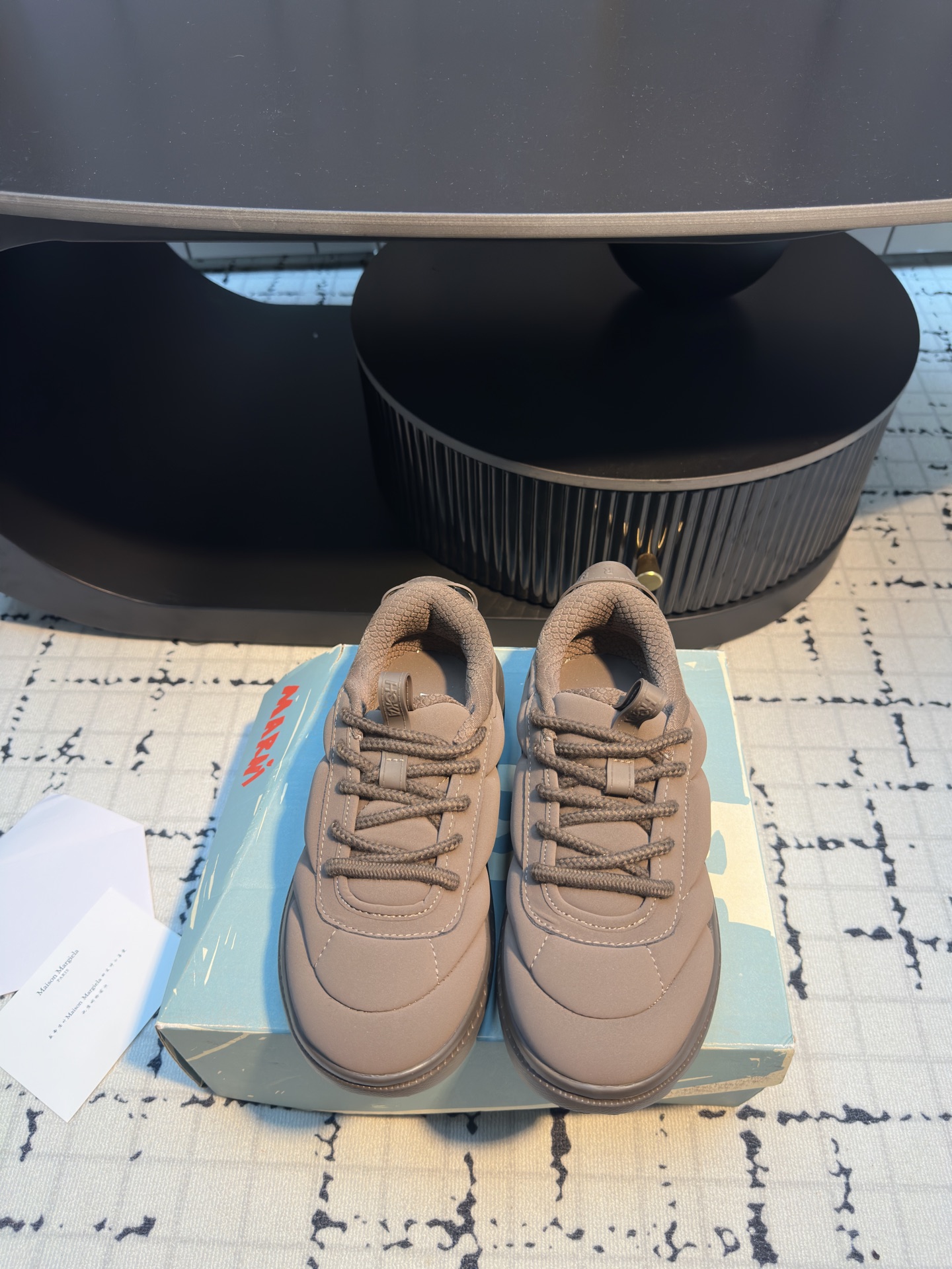 Marni x Hoka BondiB3: Fashionable and Comfortable Puffy-Bread Sneakers - 图片 2