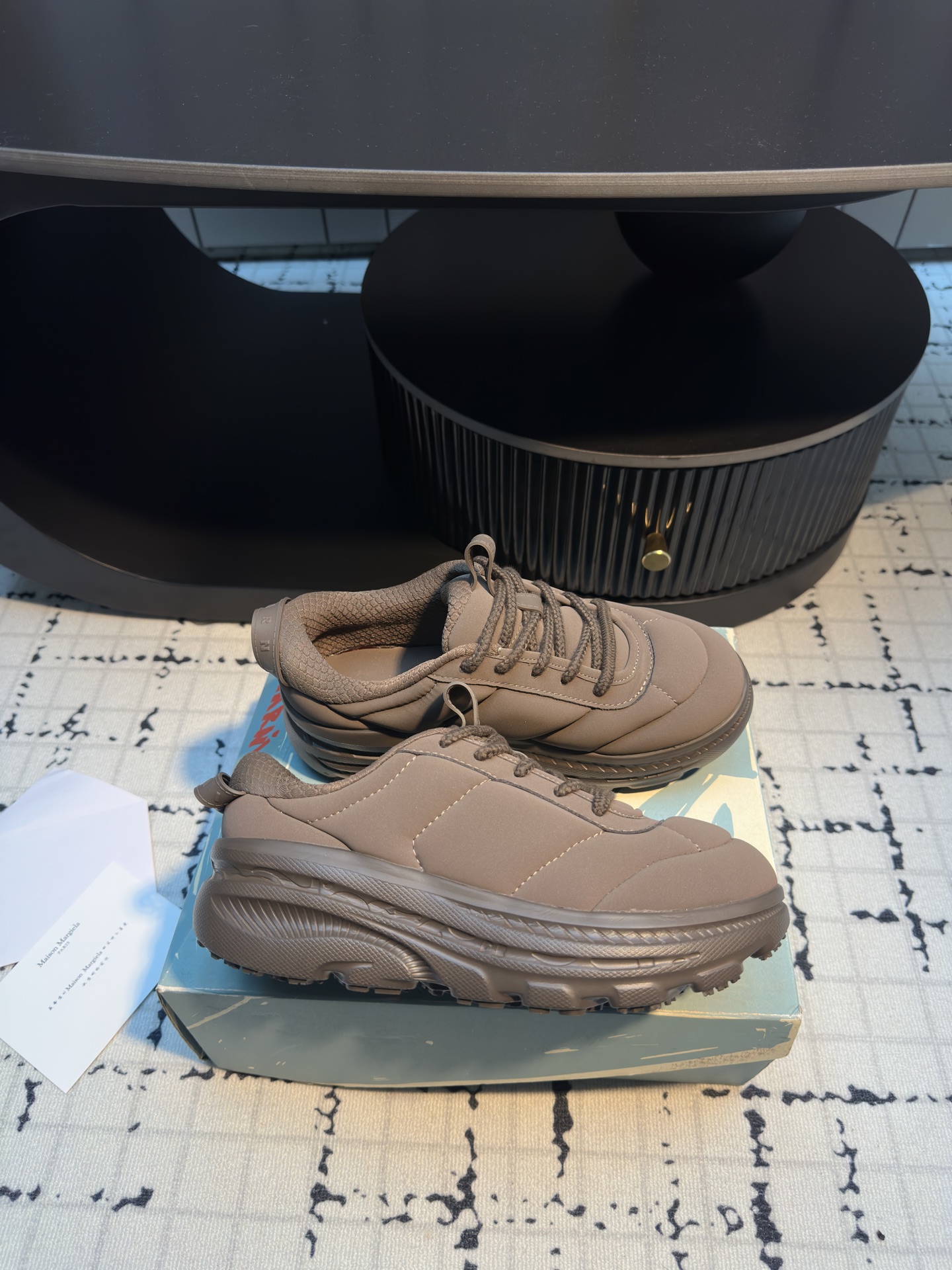 Marni x Hoka BondiB3: Fashionable and Comfortable Puffy-Bread Sneakers - 图片 6