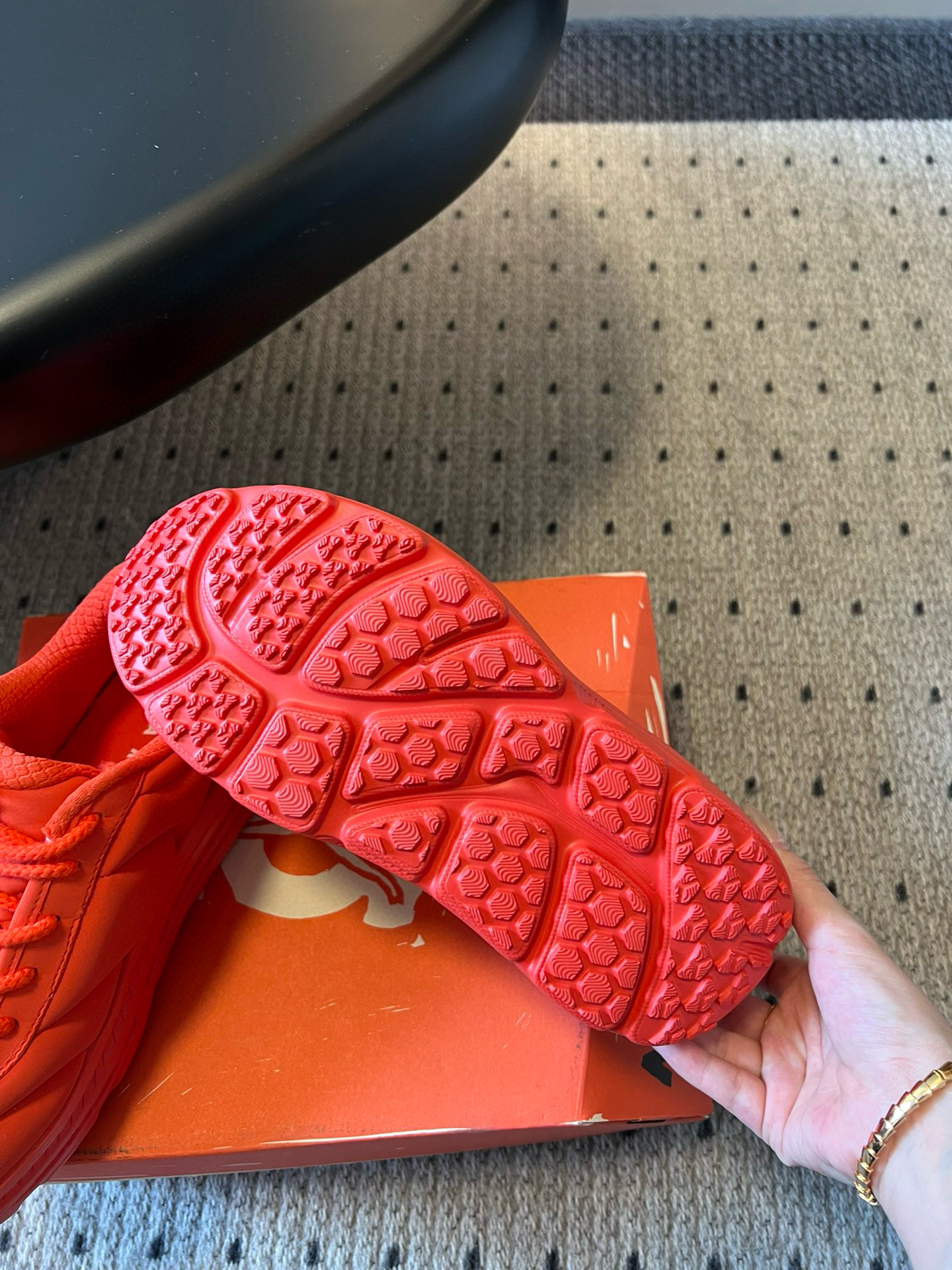 Marni x Hoka BondiB3: Fashionable Comfort in Puffy-Bread Sneakers - 图片 9