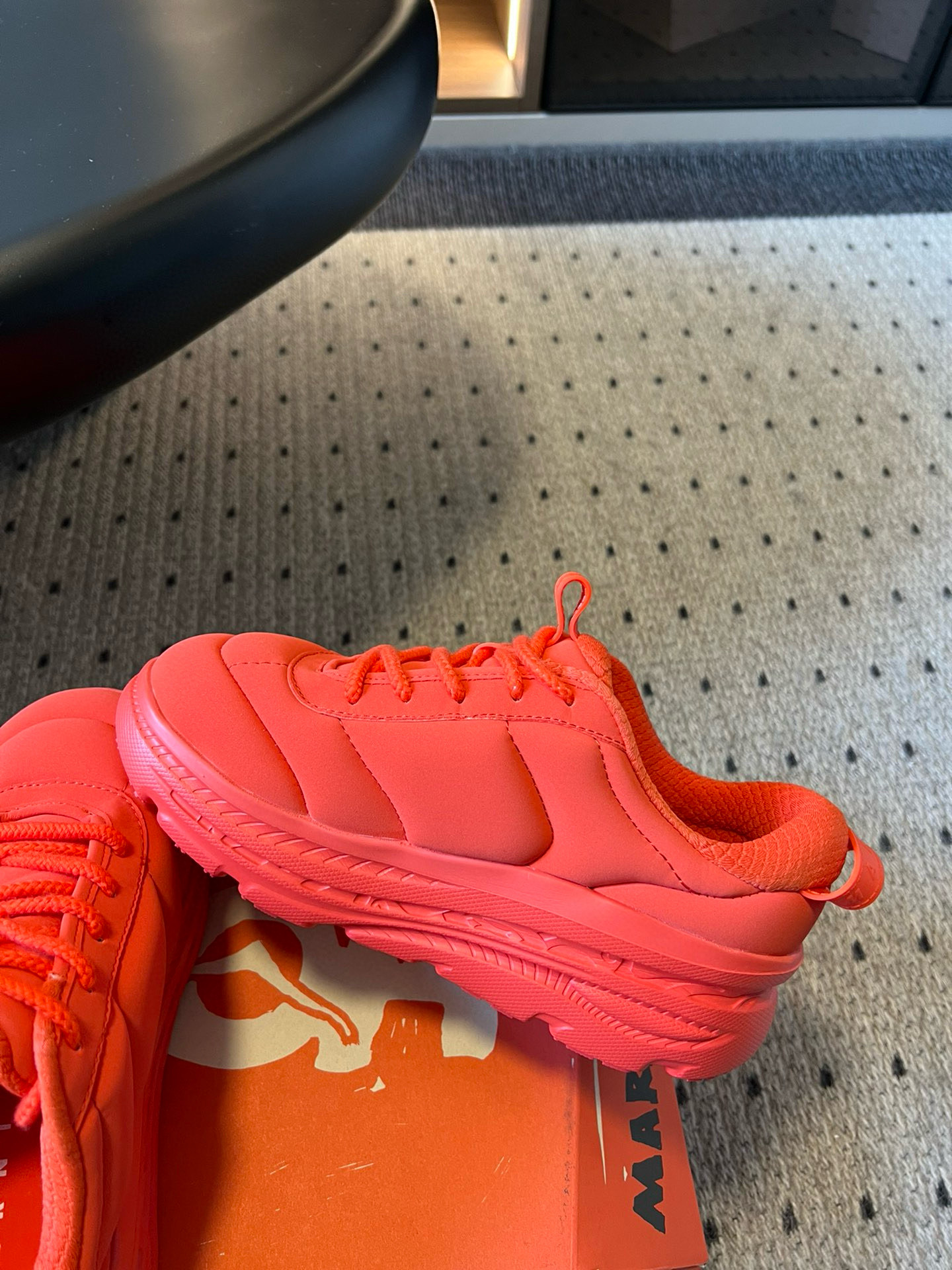 Marni x Hoka BondiB3: Fashionable Comfort in Puffy-Bread Sneakers - 图片 7