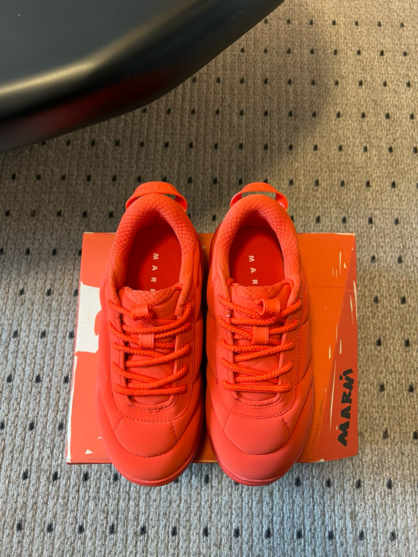 Marni x Hoka BondiB3: Fashionable Comfort in Puffy-Bread Sneakers - 图片 2