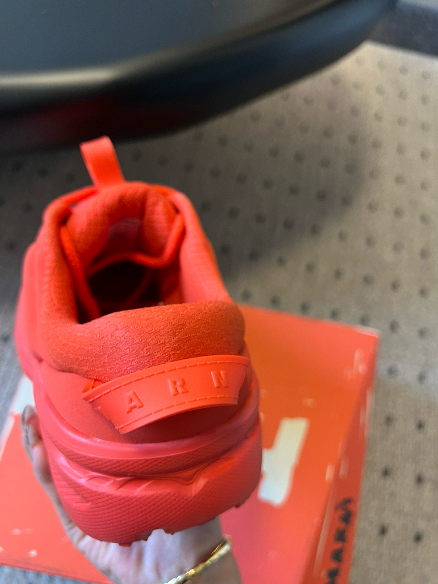 Marni x Hoka BondiB3: Fashionable Comfort in Puffy-Bread Sneakers - 图片 6