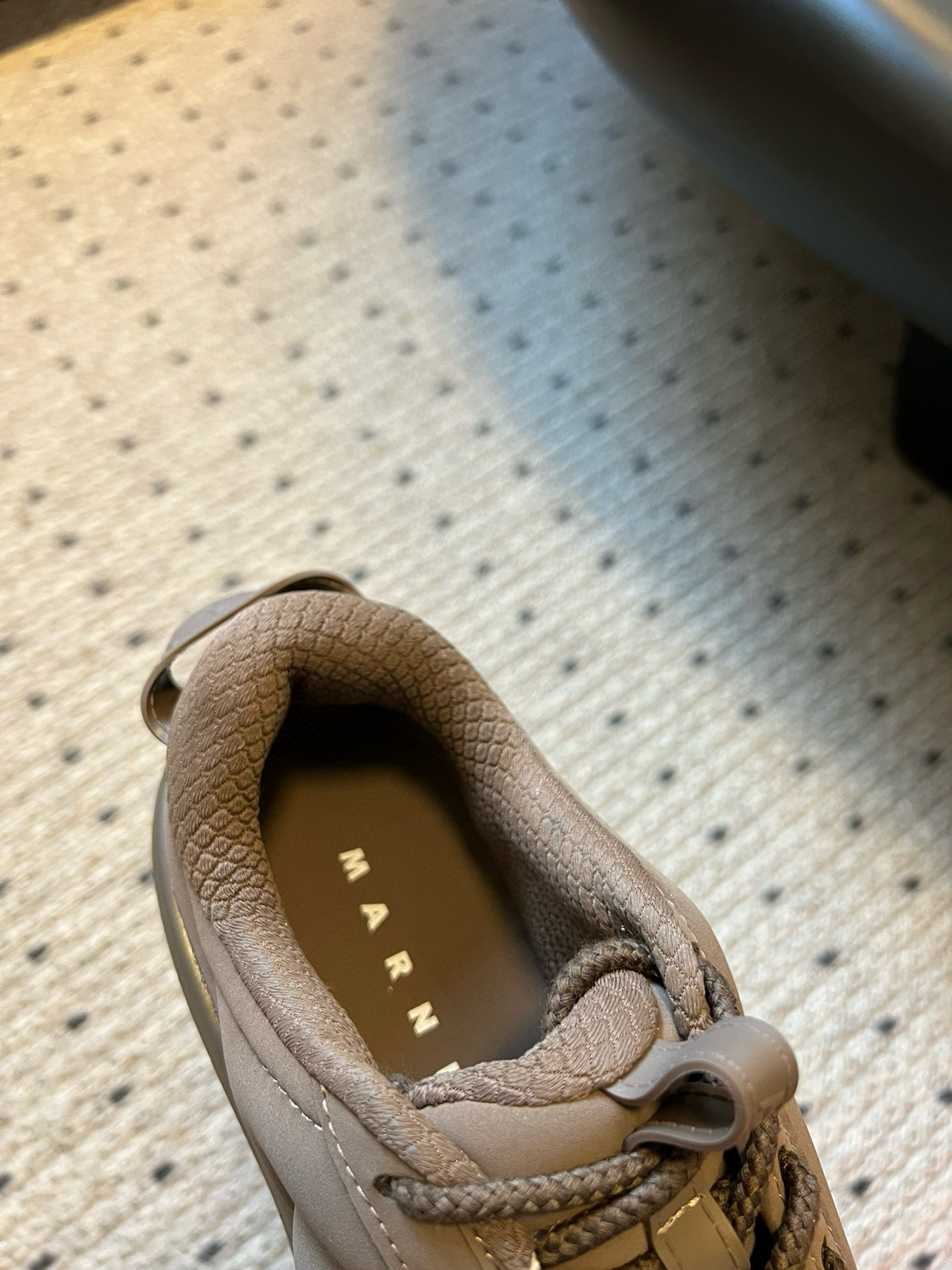 Marni x Hoka BondiB3 Sneakers: Fashion and Comfort Combined for Sporty Style - 图片 9